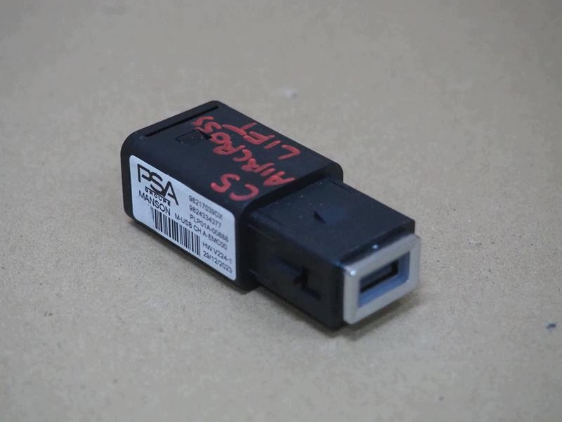 USB-pistorasia Citroen C5 Aircross 98217039DX image 2