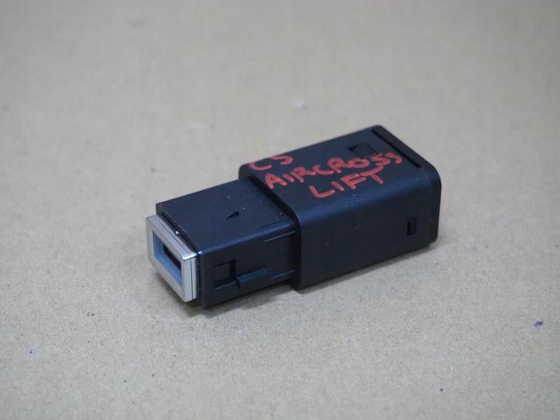 USB-pistorasia Citroen C5 Aircross 98217039DX