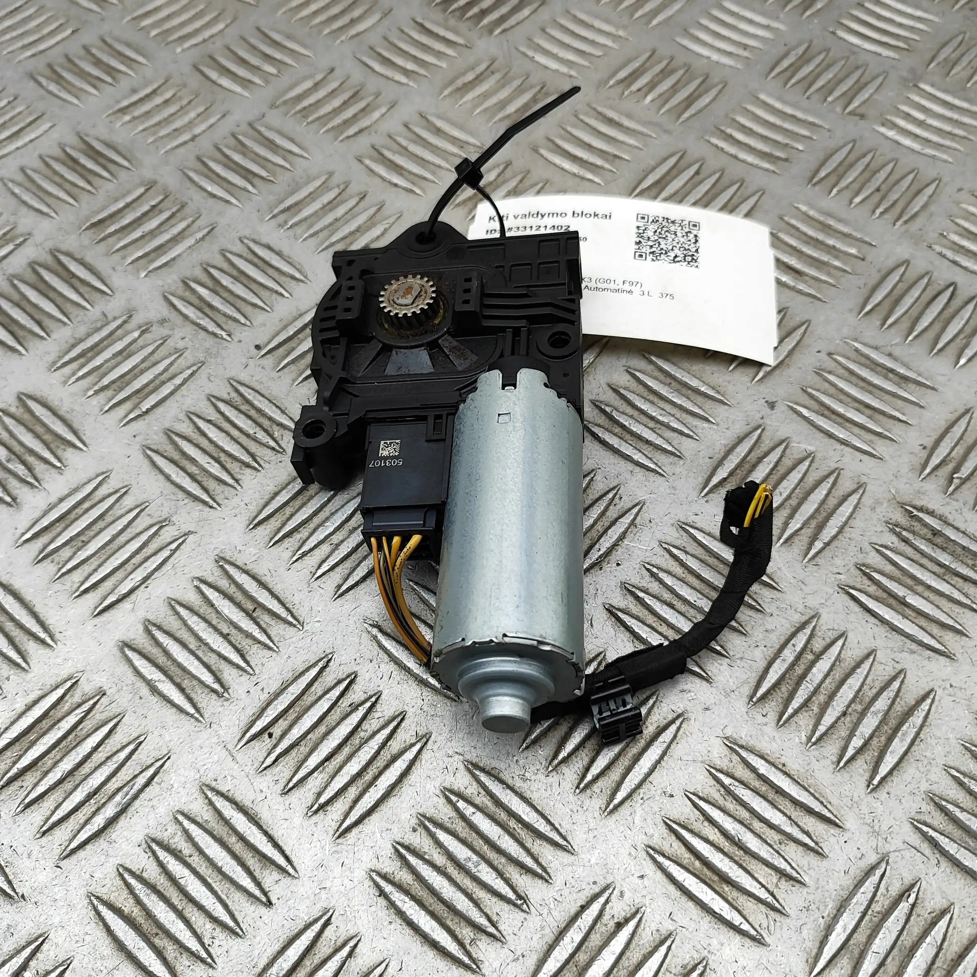 BMW X5 G05 19- Kattoluukun moottori 10041604A