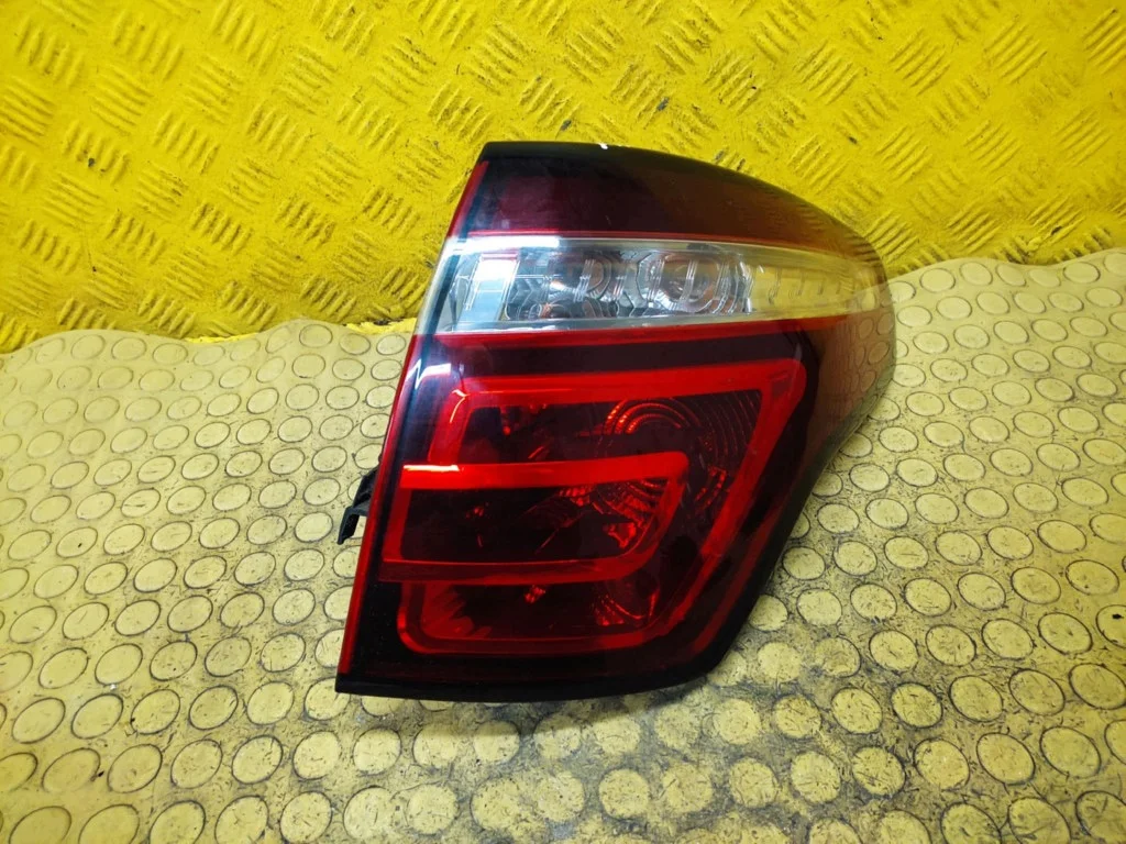 CITROEN C4 PICASSO LAMPE DROITE ARRIÈRE 9673164780