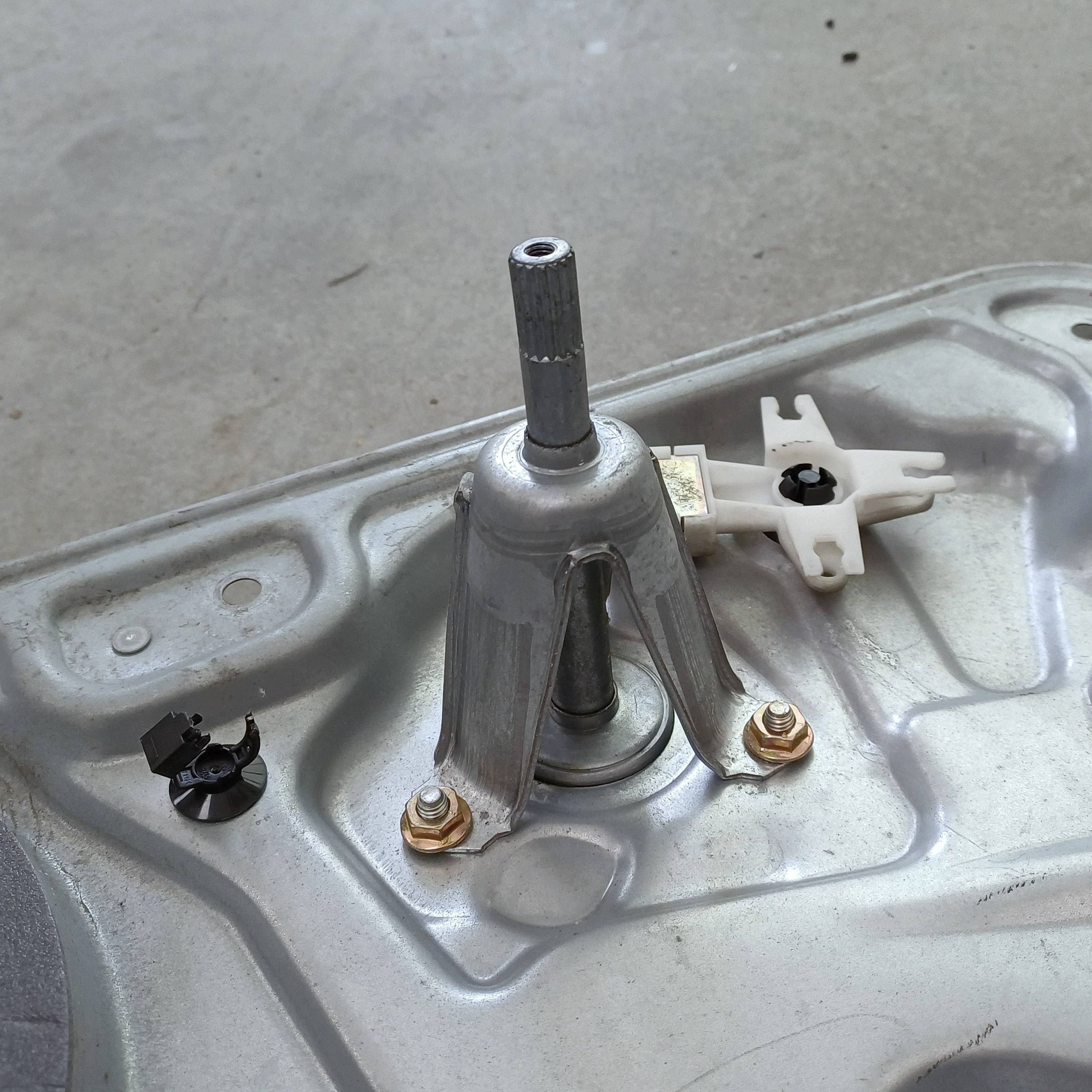Lève-vitre manuel D VW Passat B5 Break image 3