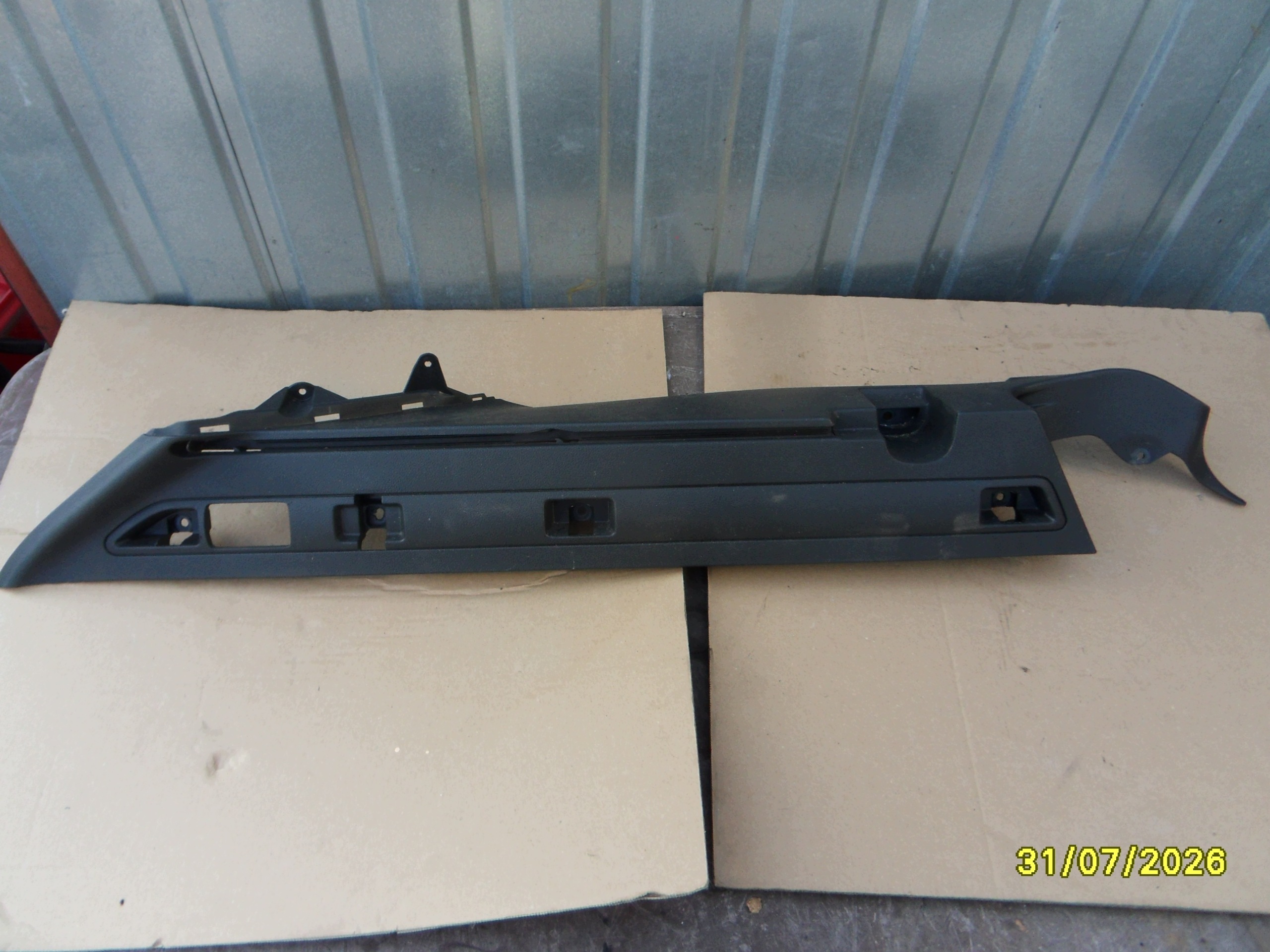 Suporte Esquerdo Tapa-Bagagem Skoda Superb II image 2