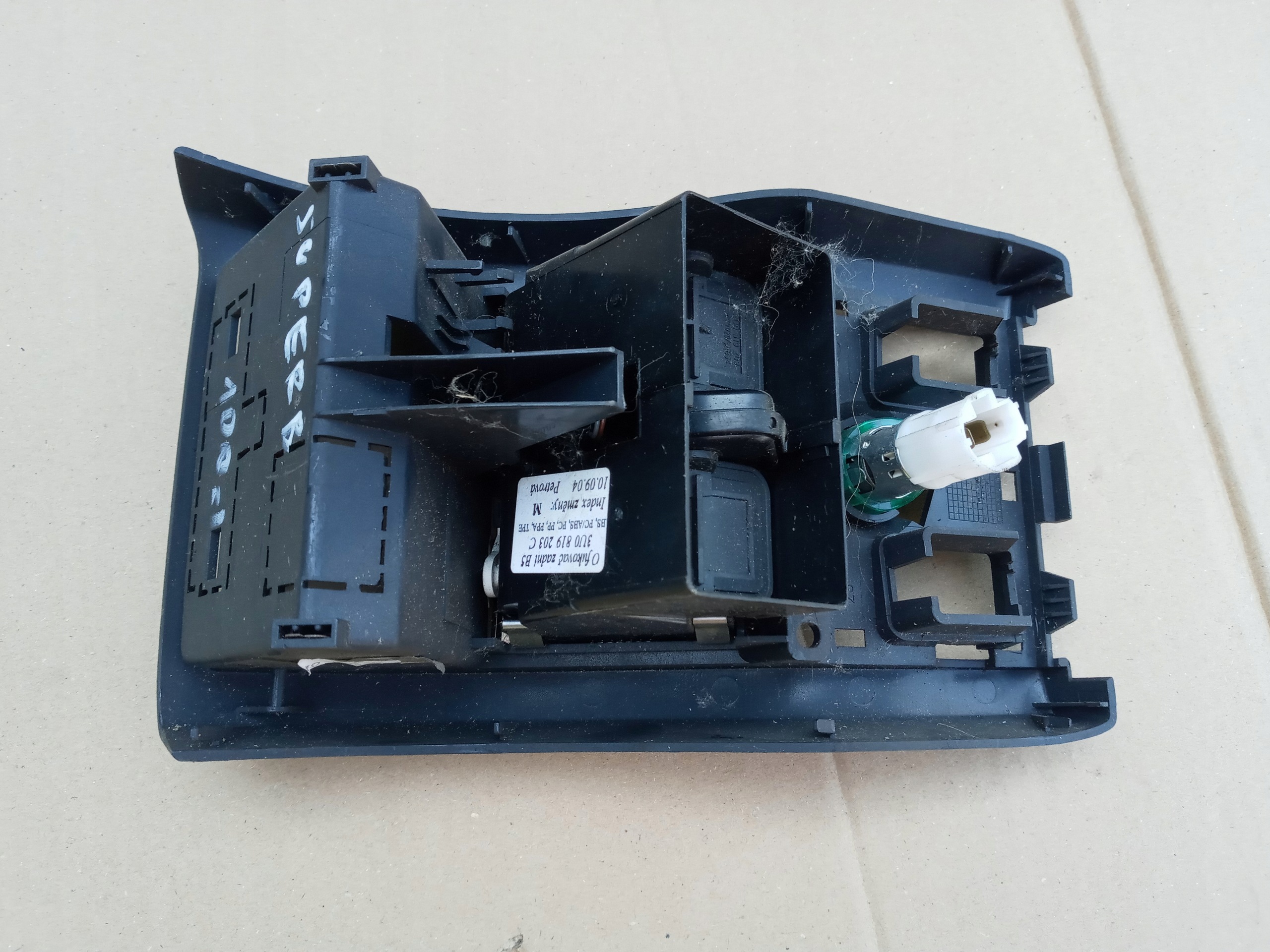 Cinzeiro Traseiro Skoda Superb B5 (3U) 3U0857289 image 4