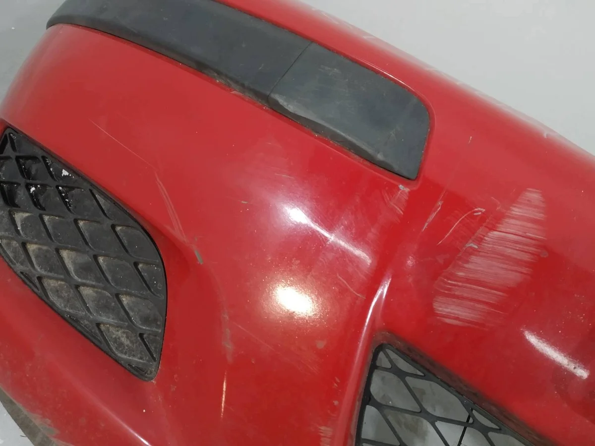 Etupuskuri punainen Toyota Yaris I image 4