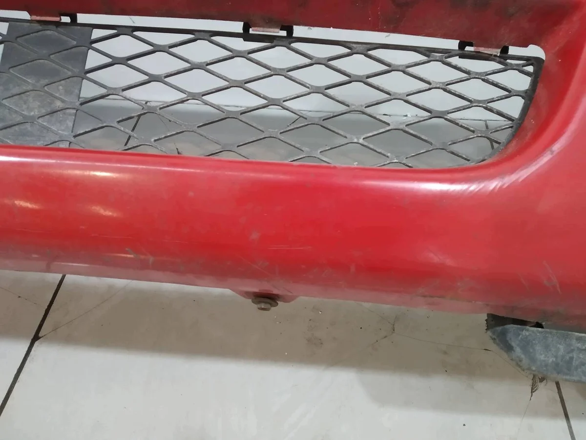 Etupuskuri punainen Toyota Yaris I image 6