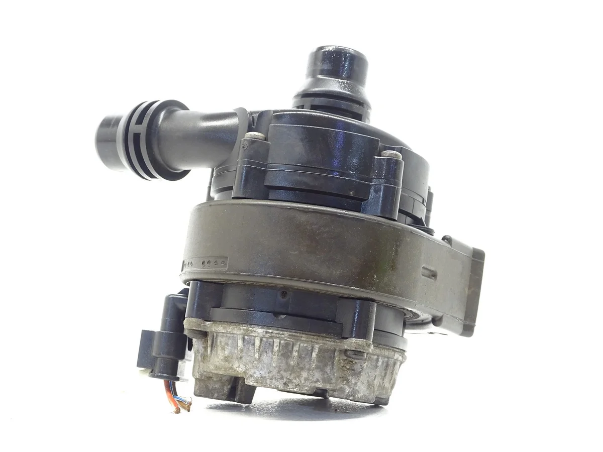 Pompe à eau auxiliaire BMW 3 F30 8638239