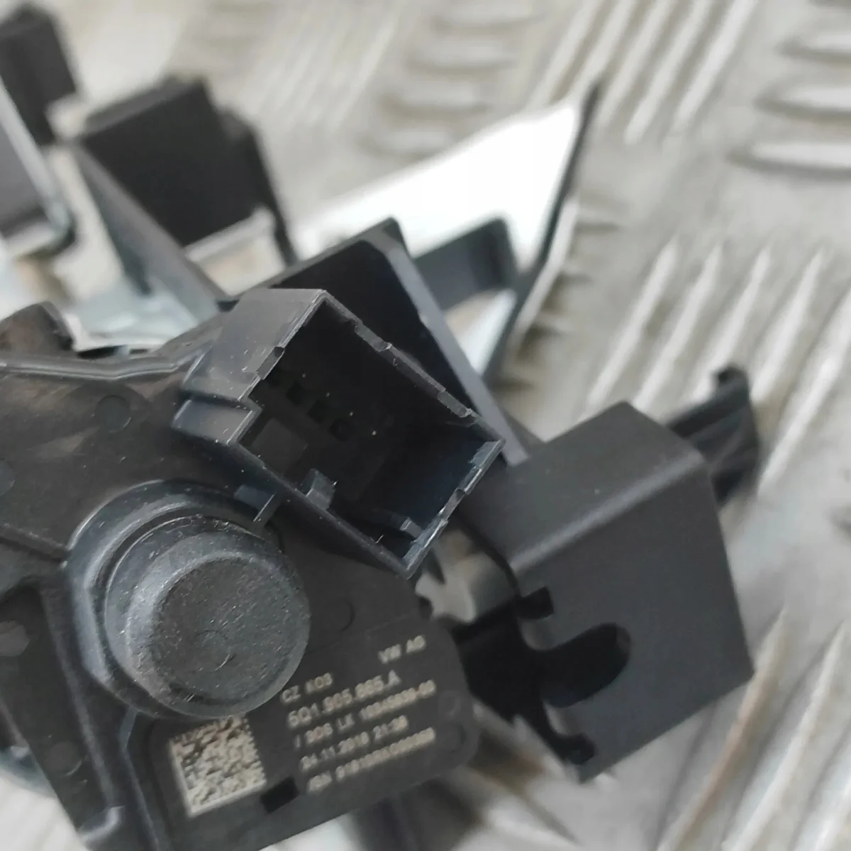 Audi Q3 Ignition Switch 5FA010780 image 5