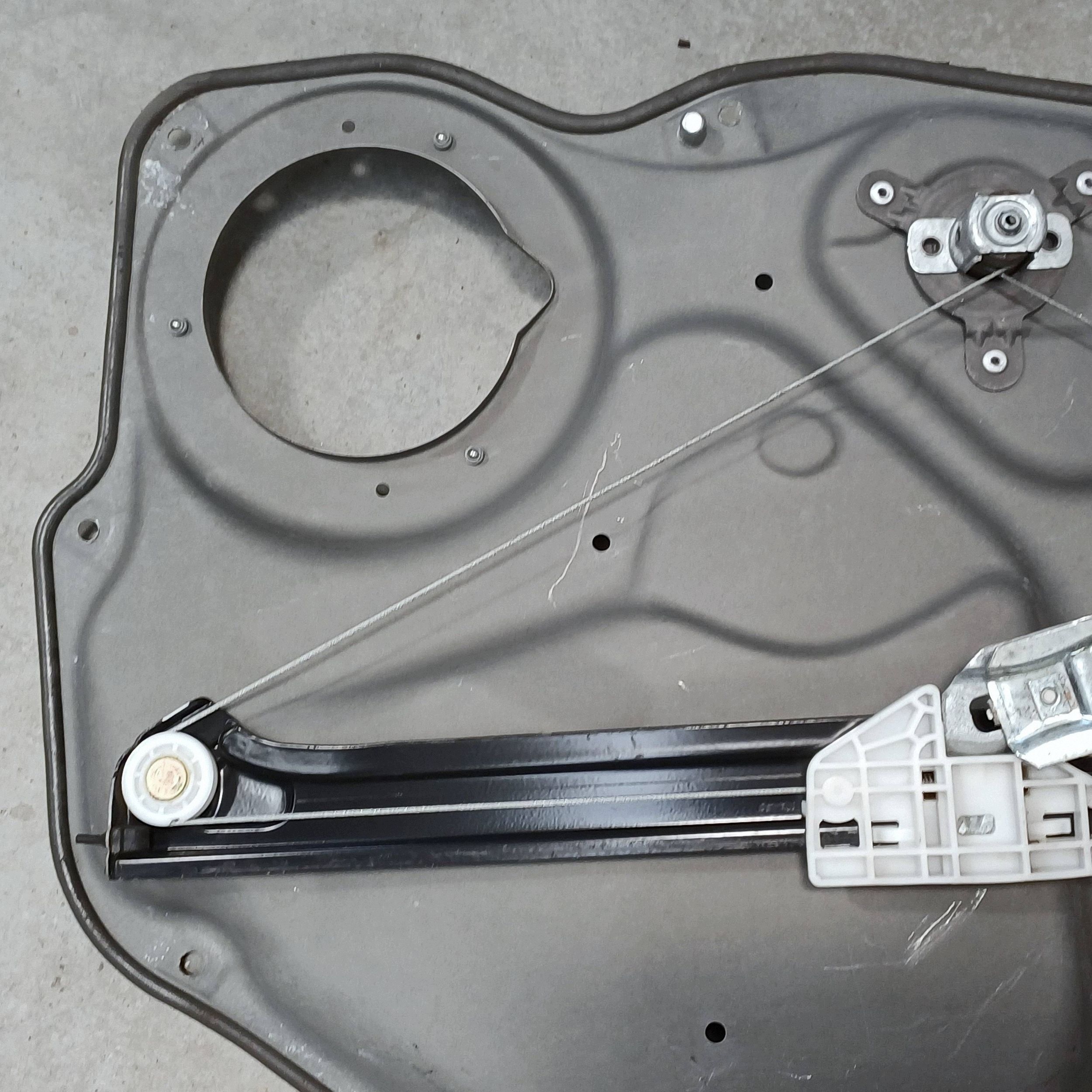 Lève-vitre manuel gauche arrière Mercedes B W245 image 8