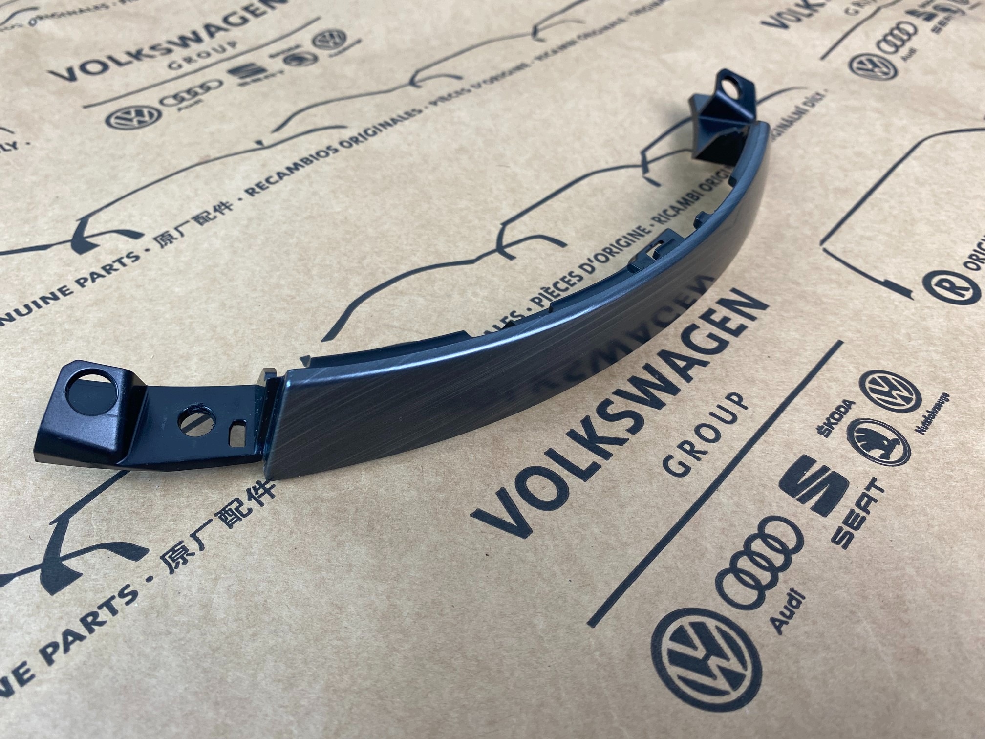 VW Beetle 5C Décor Console 5C1858079A image 2