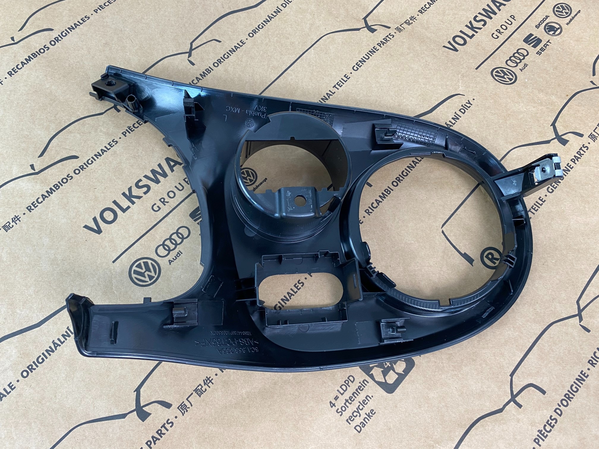 VW Beetle 5C konsolin koristelista OEM 5C1858365A image 4