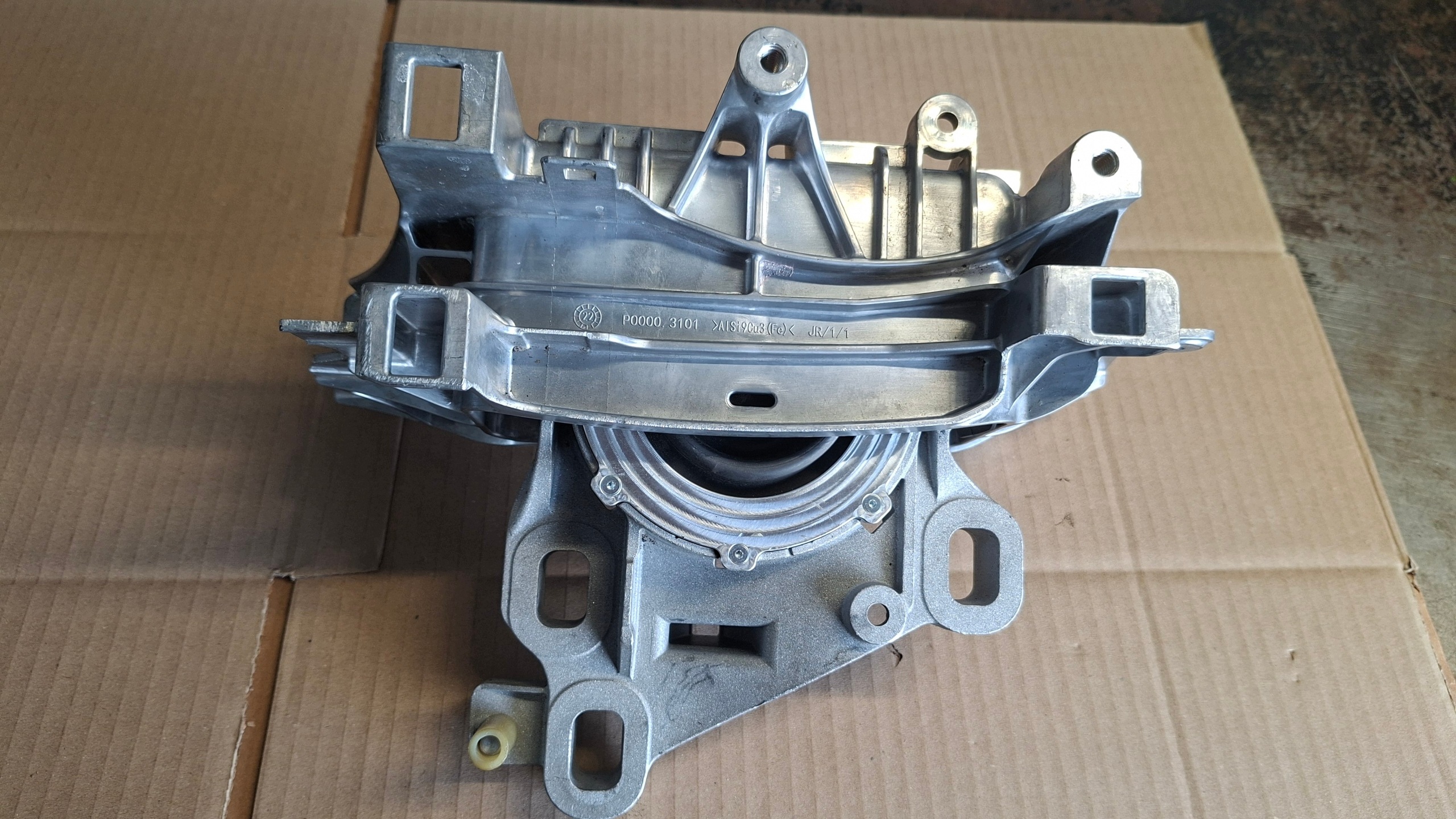 Soporte de motor Mercedes-Benz A1782400100 usado image 2