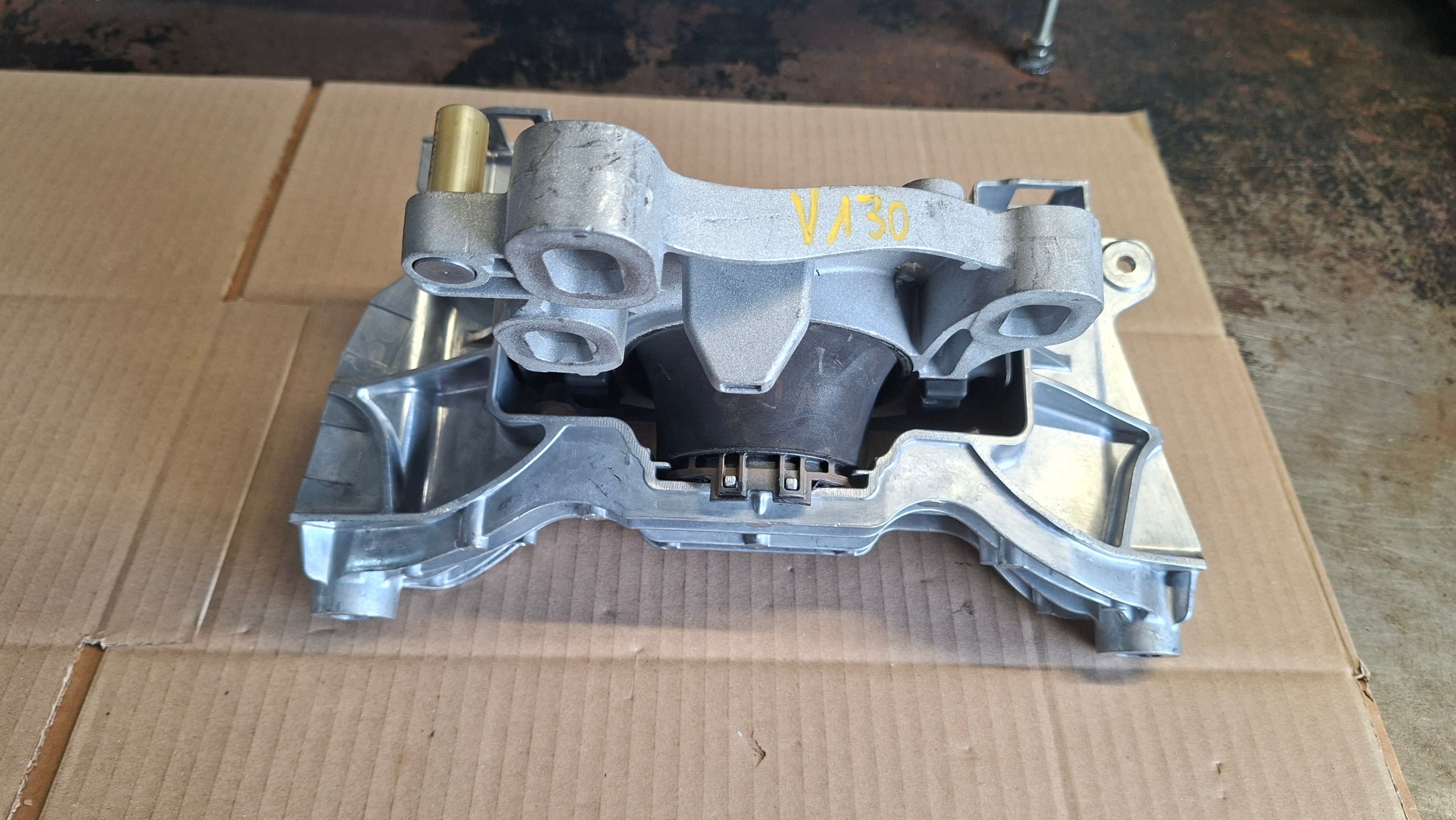 Soporte de motor Mercedes-Benz A1782400100 usado image 6