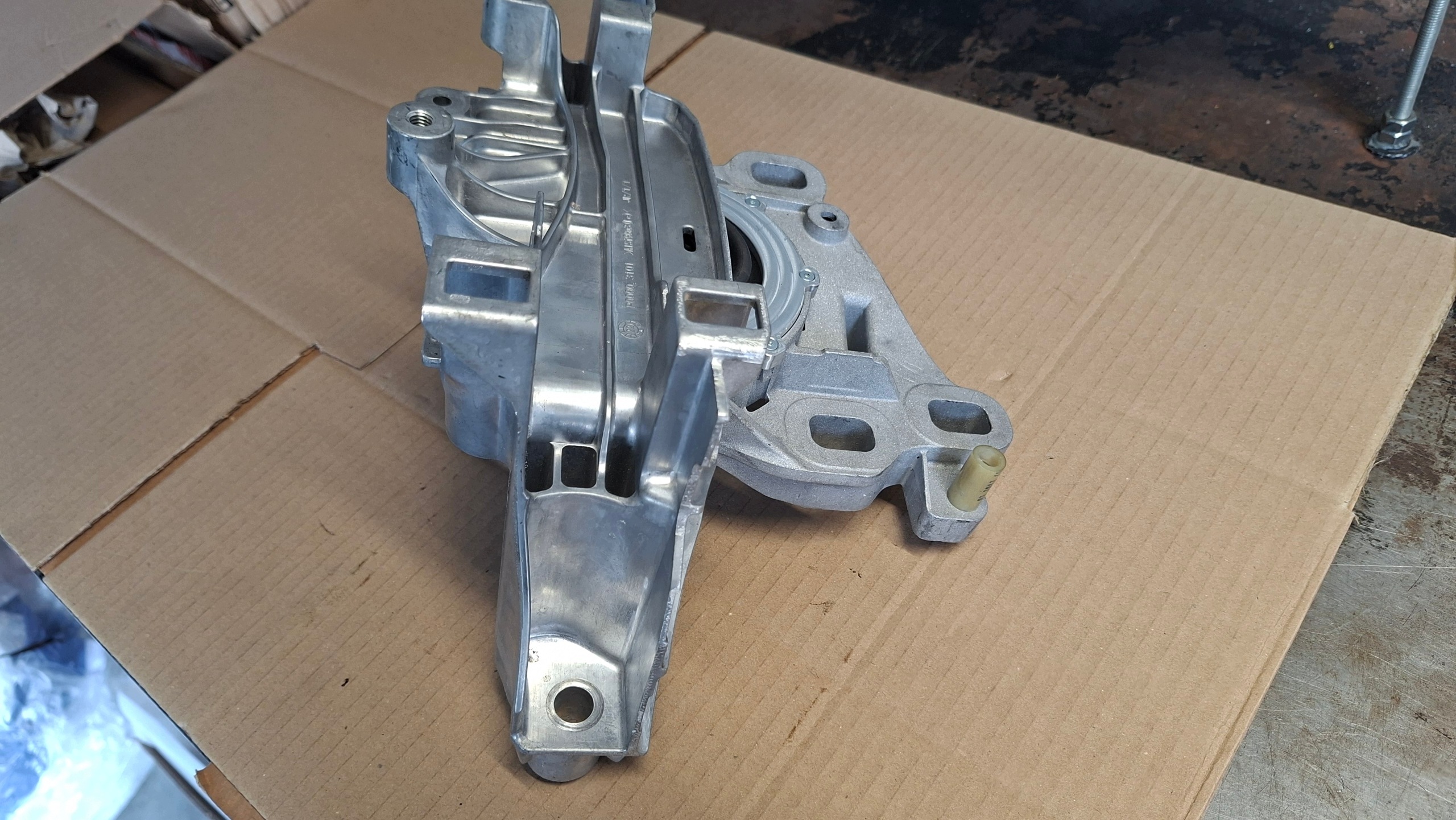 Soporte de motor Mercedes-Benz A1782400100 usado image 9
