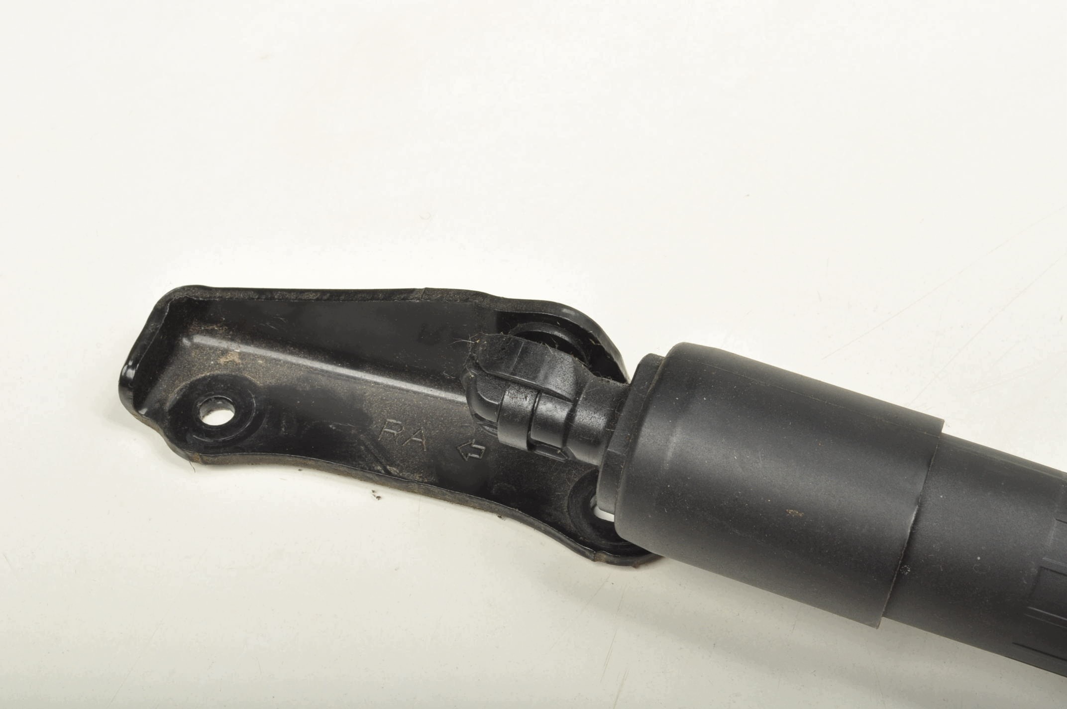 Gasfjäder Toyota BZ4X Baklucka Höger image 3