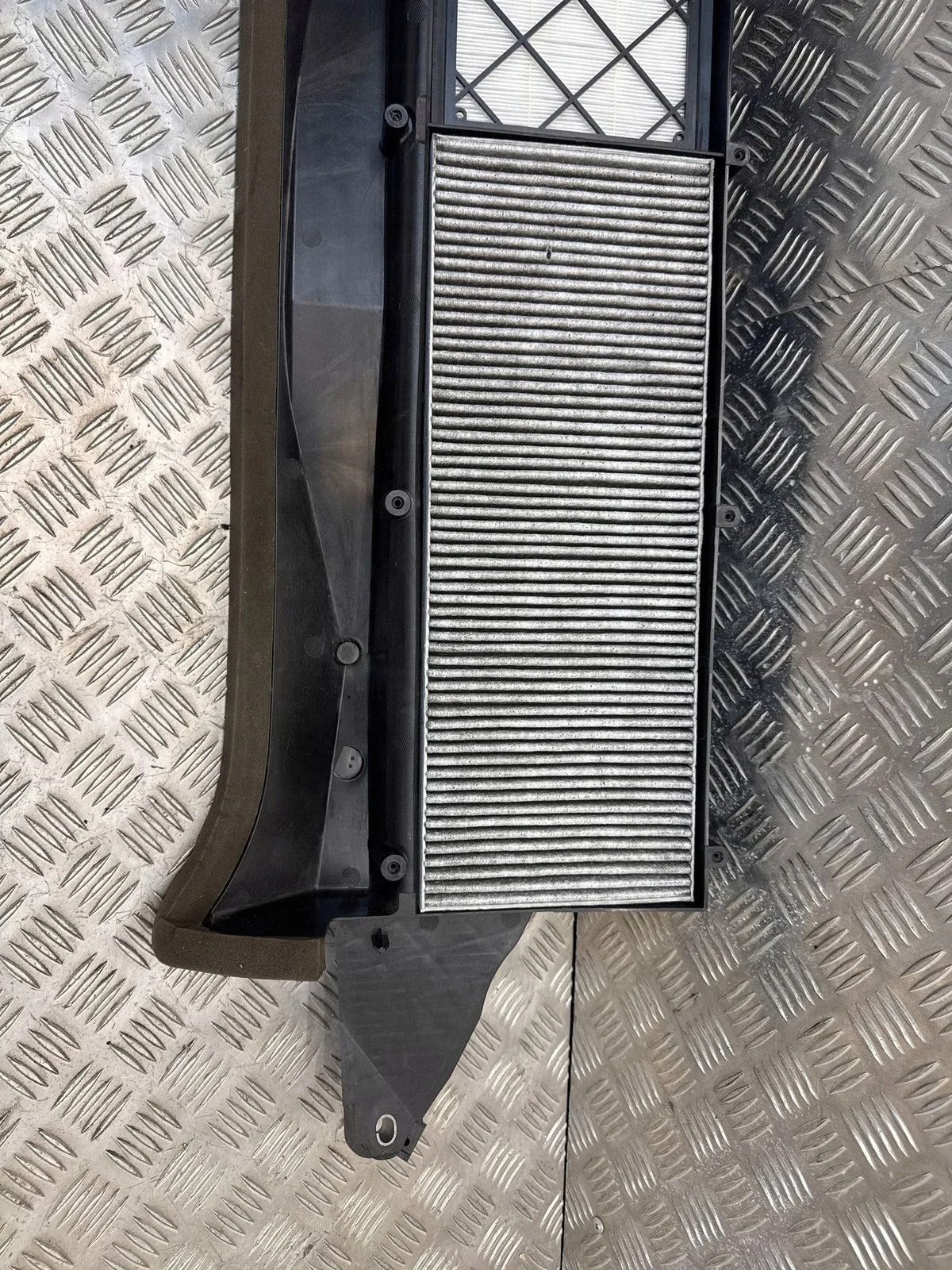 Tesla Model Y 2022 ilmansuodatin 160158100B image 3