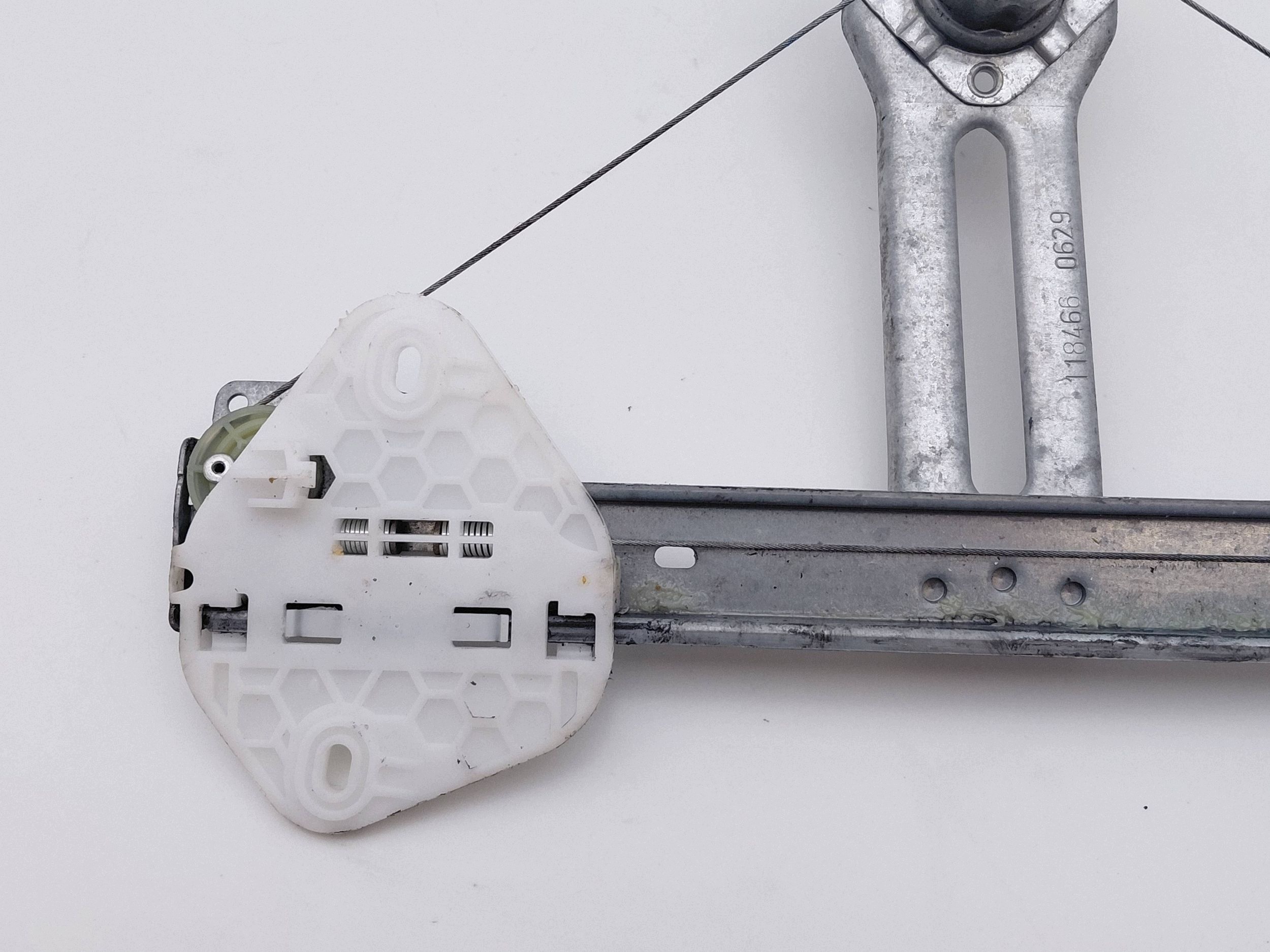 Dacia Logan Manual Window Regulator Rear Left image 4