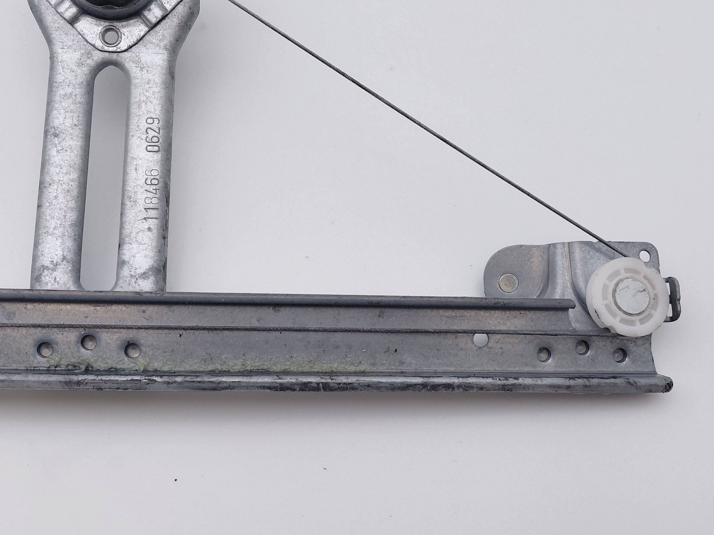 Dacia Logan Manual Window Regulator Rear Left image 5