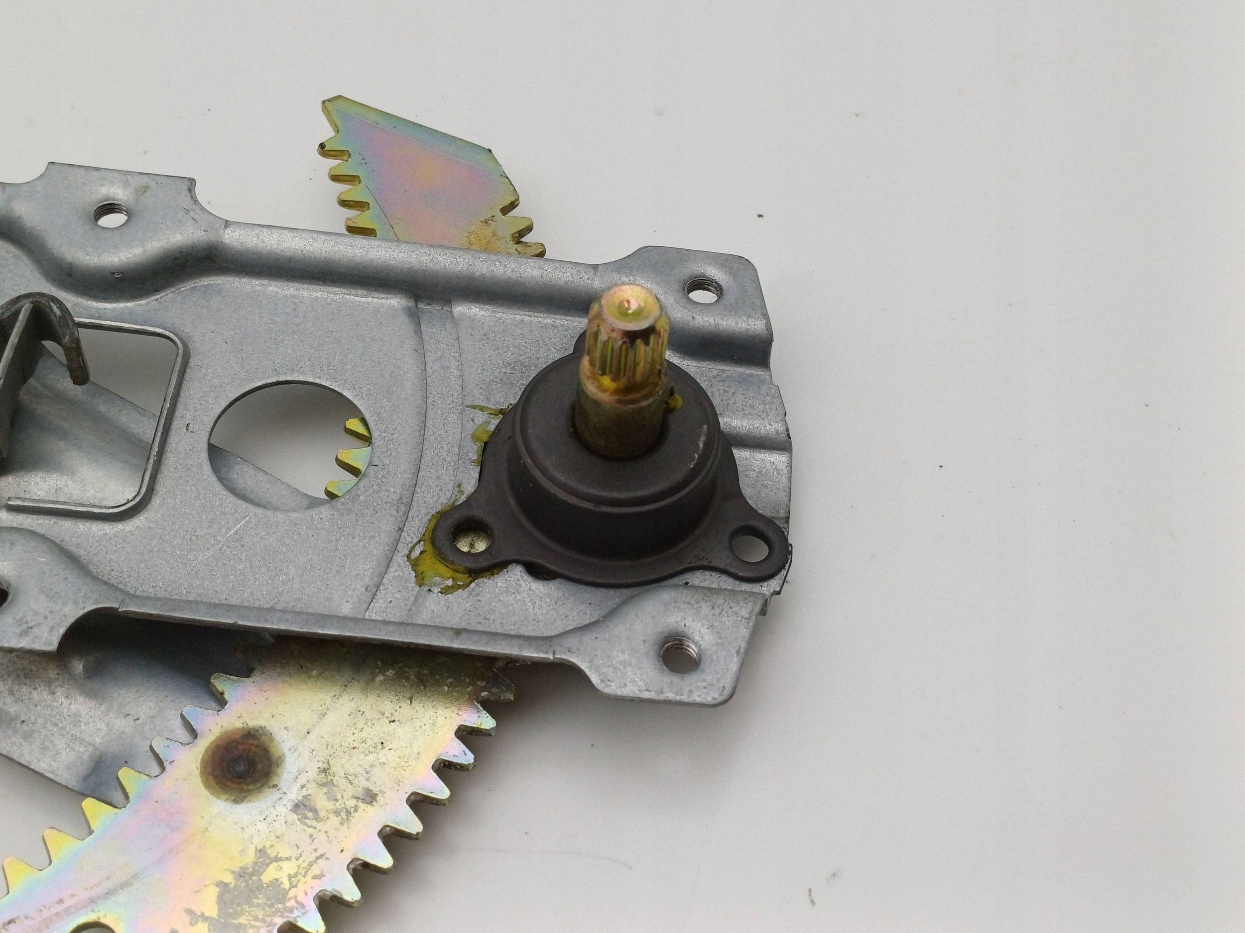 Lasi-ikkunan nostin Daihatsu Cuore, oikea etu