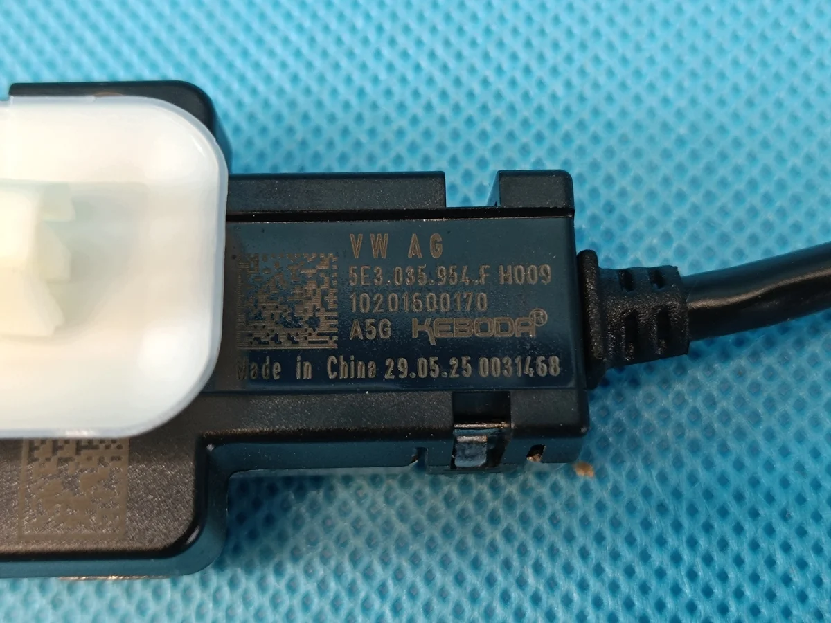 Prise USB Skoda Octavia IV VRS 5E3035954F image 8
