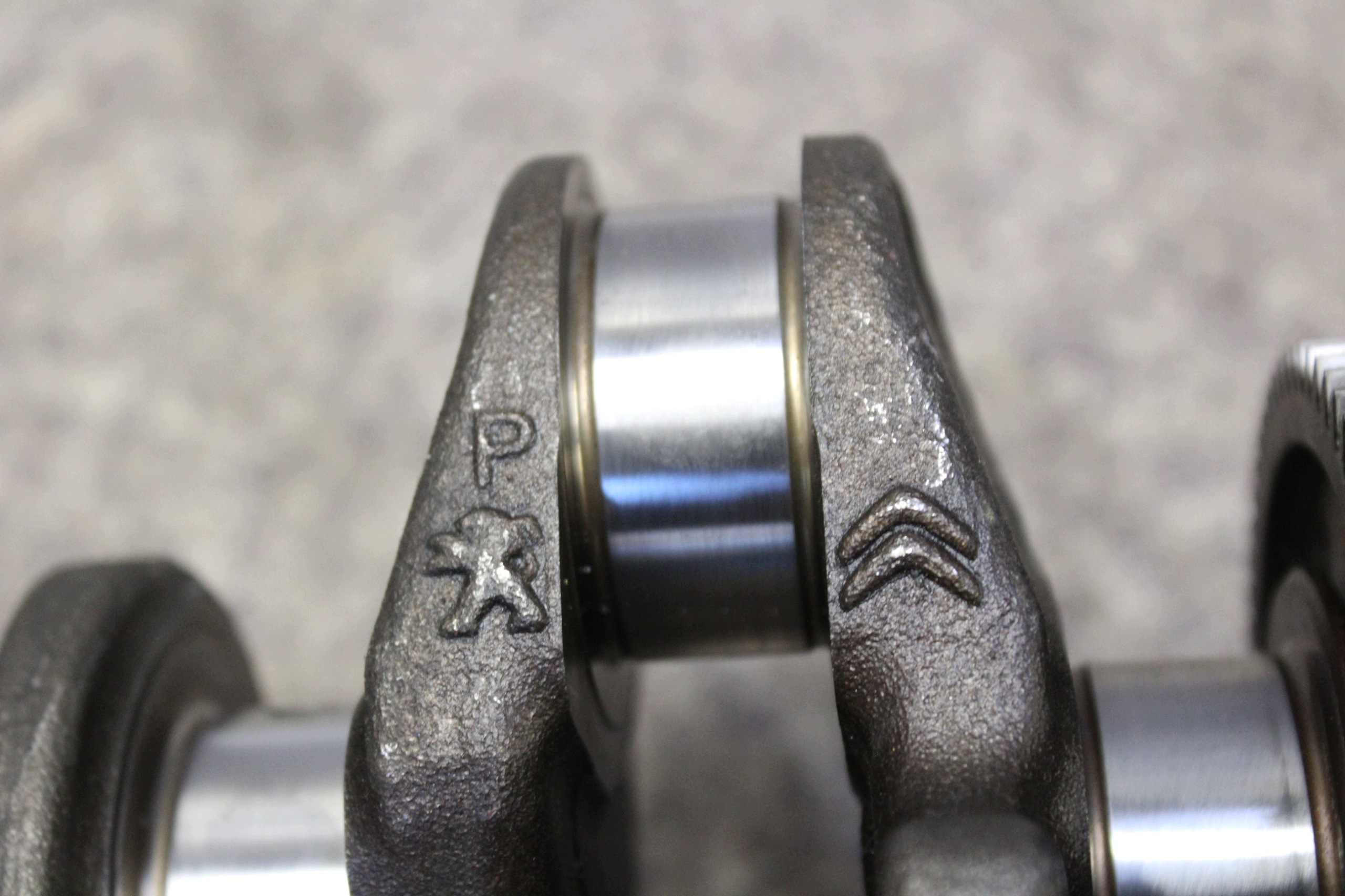 Crankshaft Citroen C4 C3 Peugeot 208 1.2 THP Used image 4