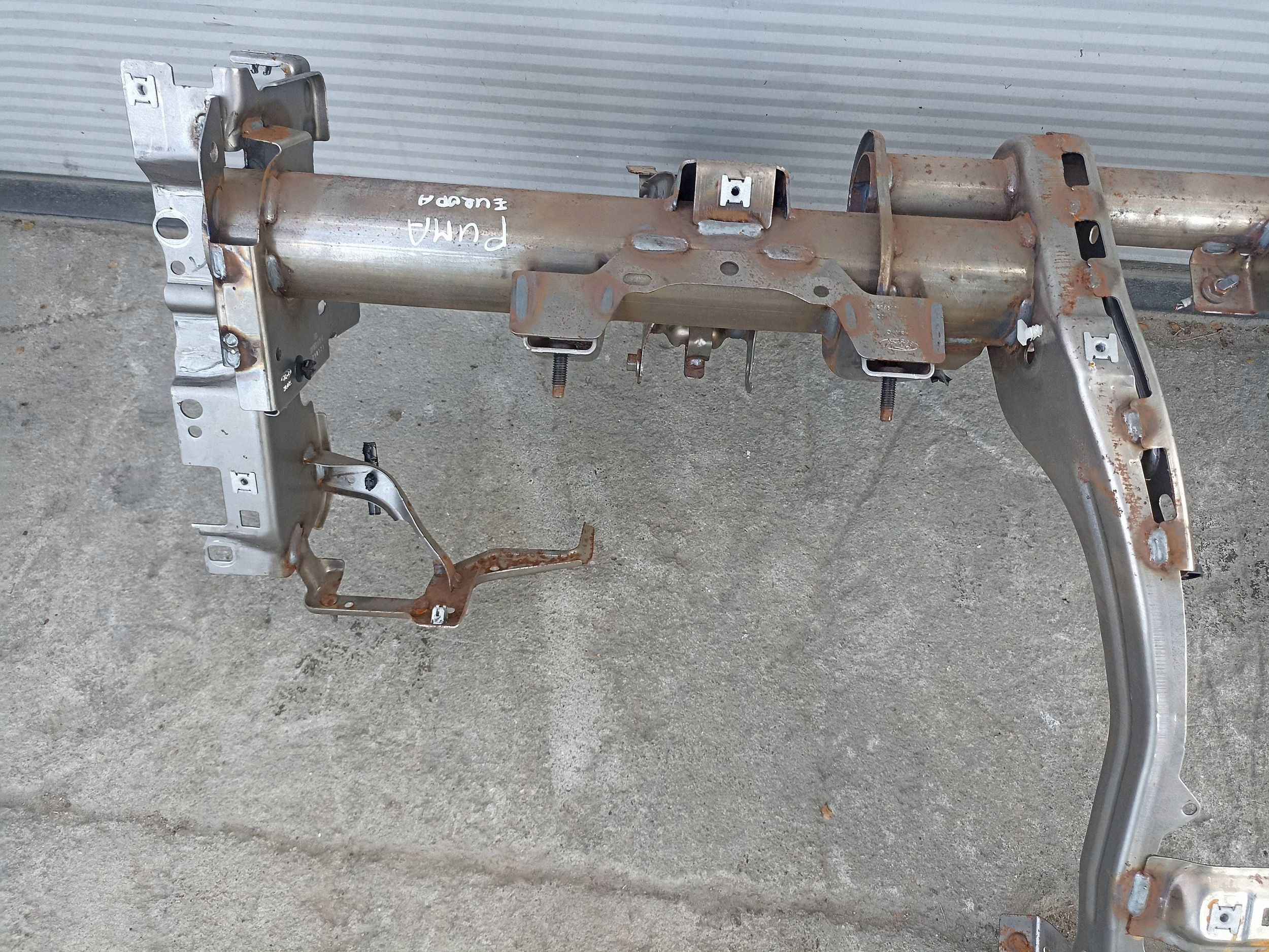 Ford Puma Mk2 Kojelaudan Tuki L1TB-S04545-AD