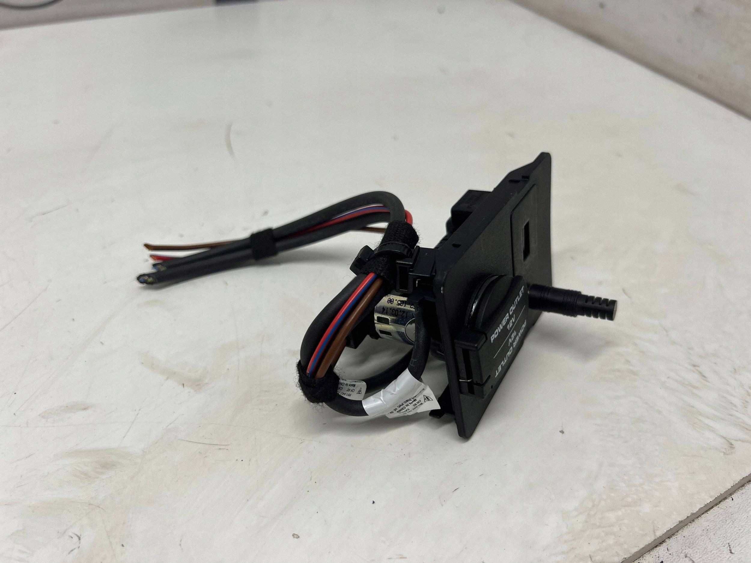Porsche 911 991 12V-uttag (fram) 99155260100 image 3