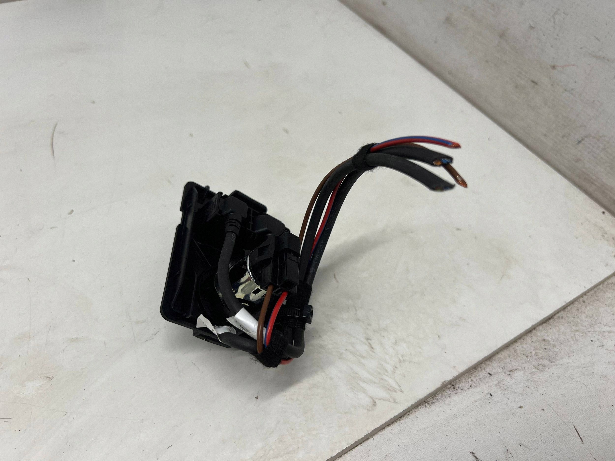 Porsche 911 991 12V-uttag (fram) 99155260100 image 5