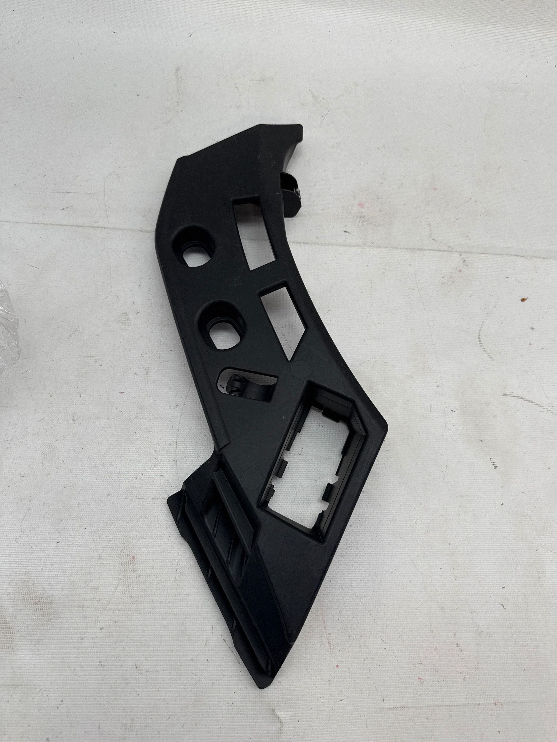 Soporte Parachoques Skoda Enyaq iV Izquierdo 5LA807723 image 2