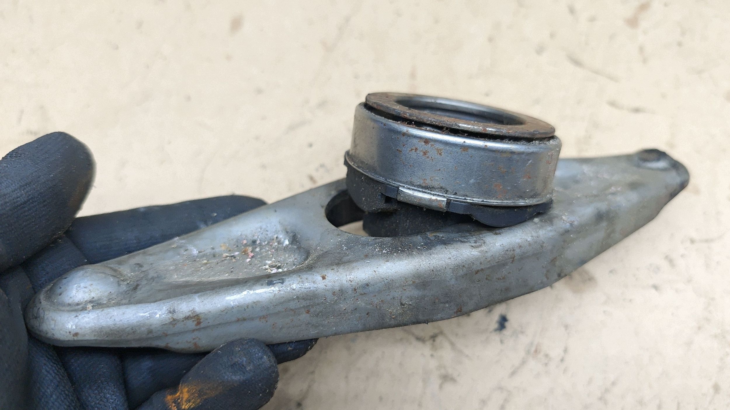 Kytkinpoljin BMW 1 E81 E87 käytetty OEM NMN18518