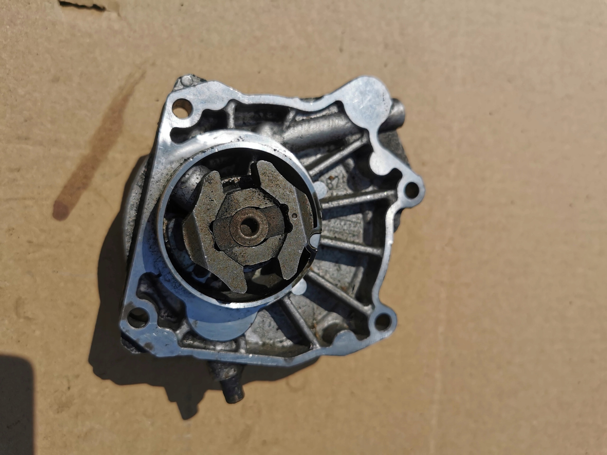 Opel OE 55205446 pompe à vide image 4