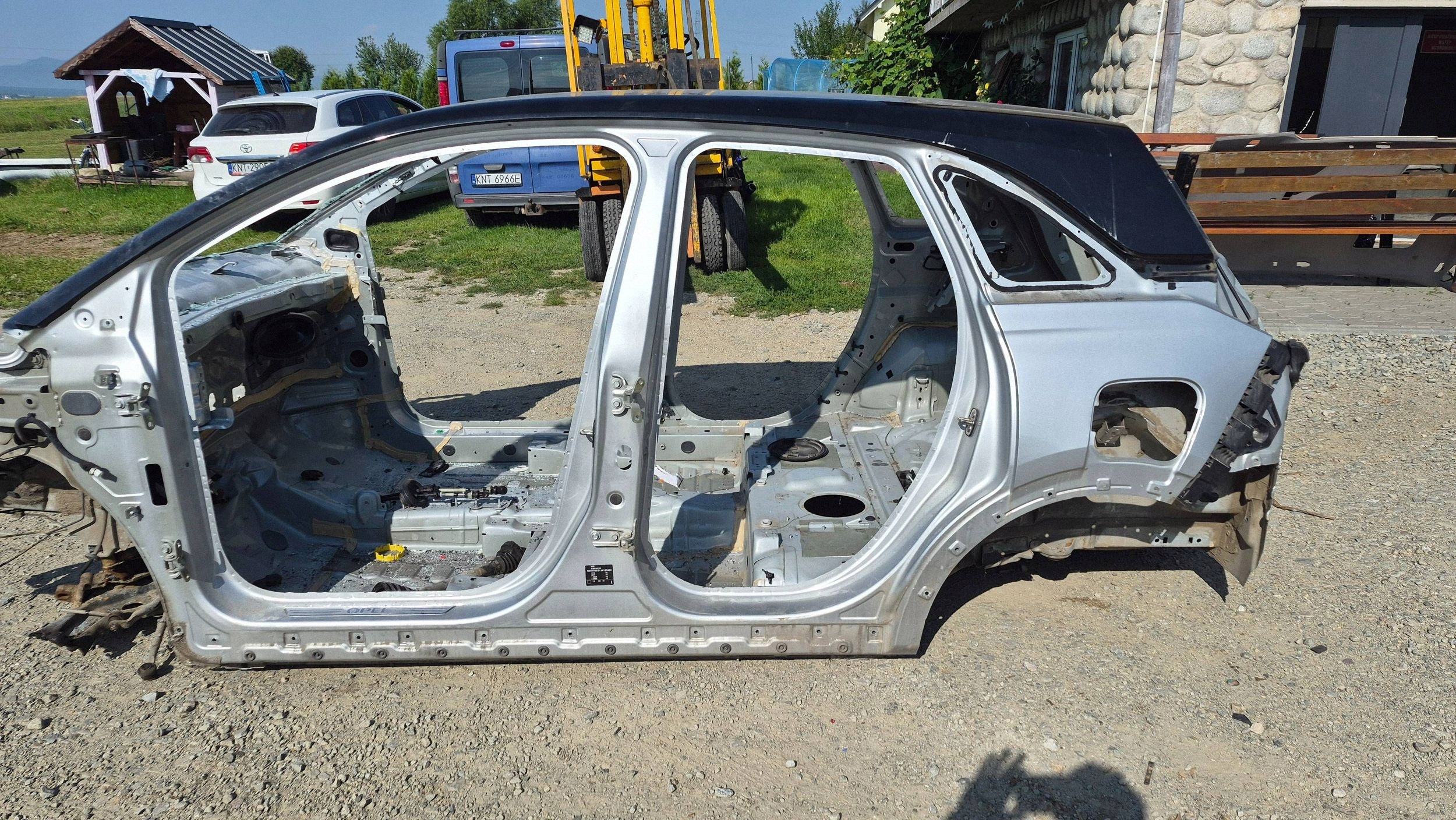 Opel Crossland X 2017 takakulma vasen oikea