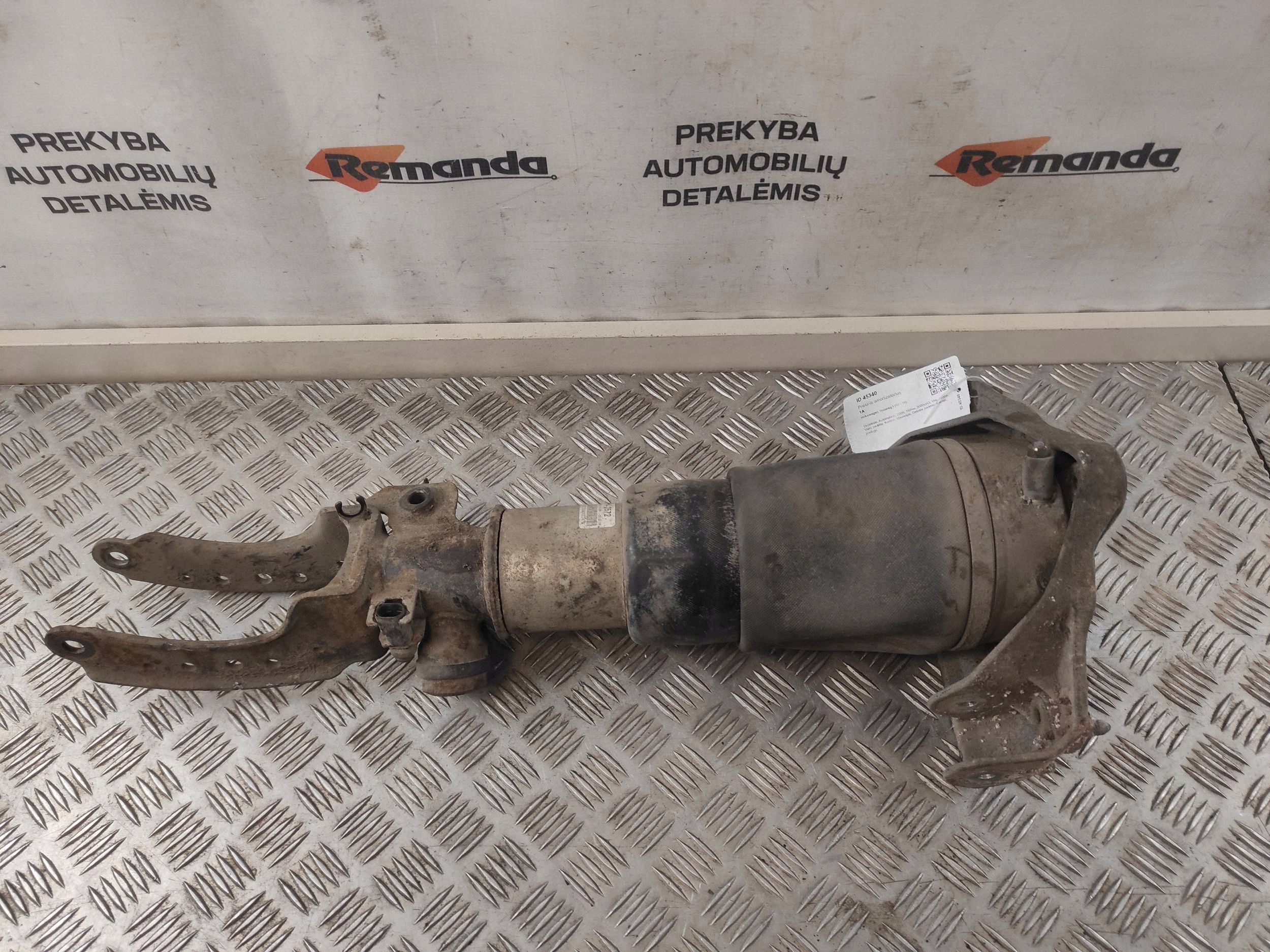 VW Touareg I etuilmajousi A2572