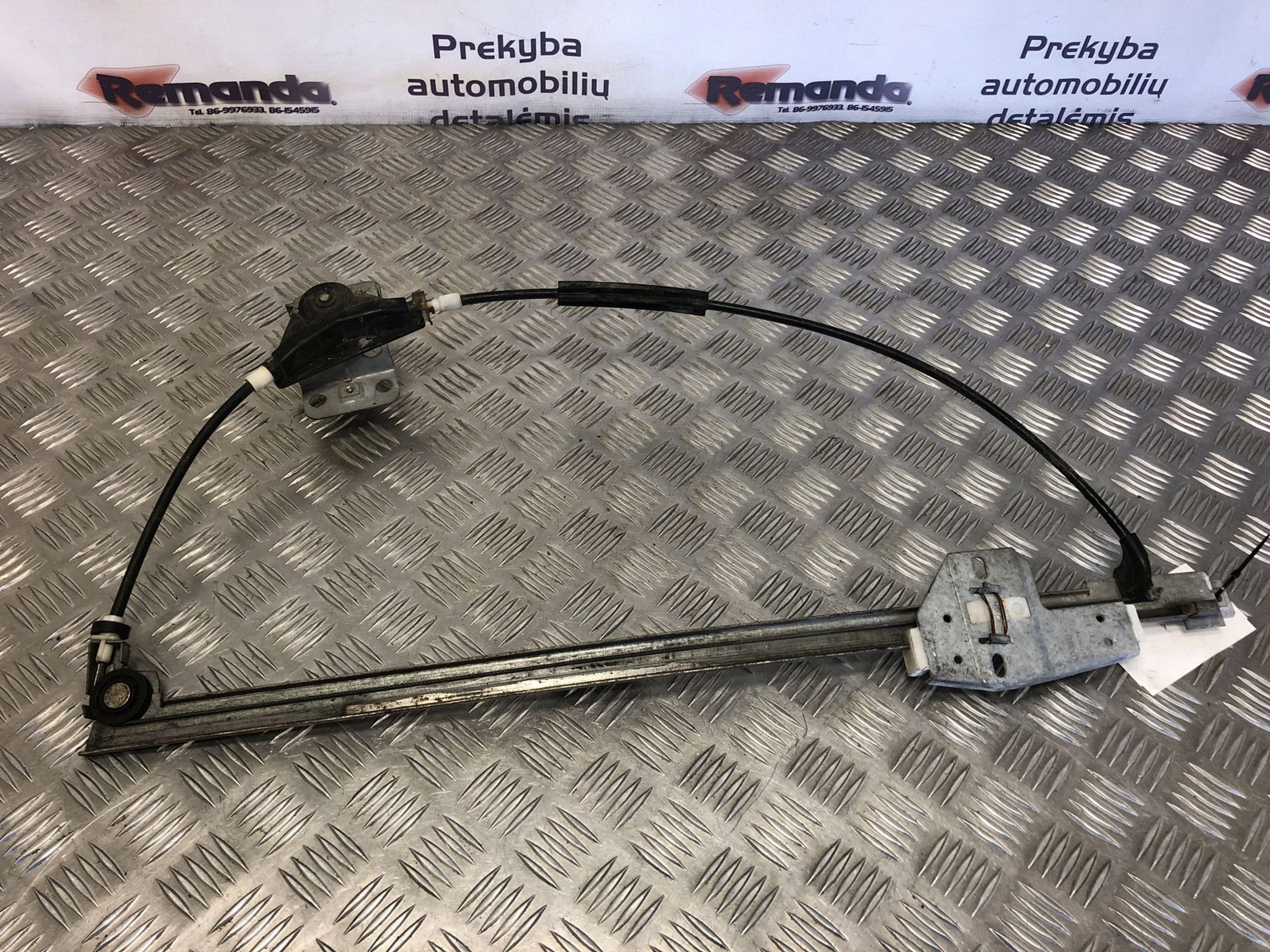 Manual Front Door Window Regulator 701837502 image 3