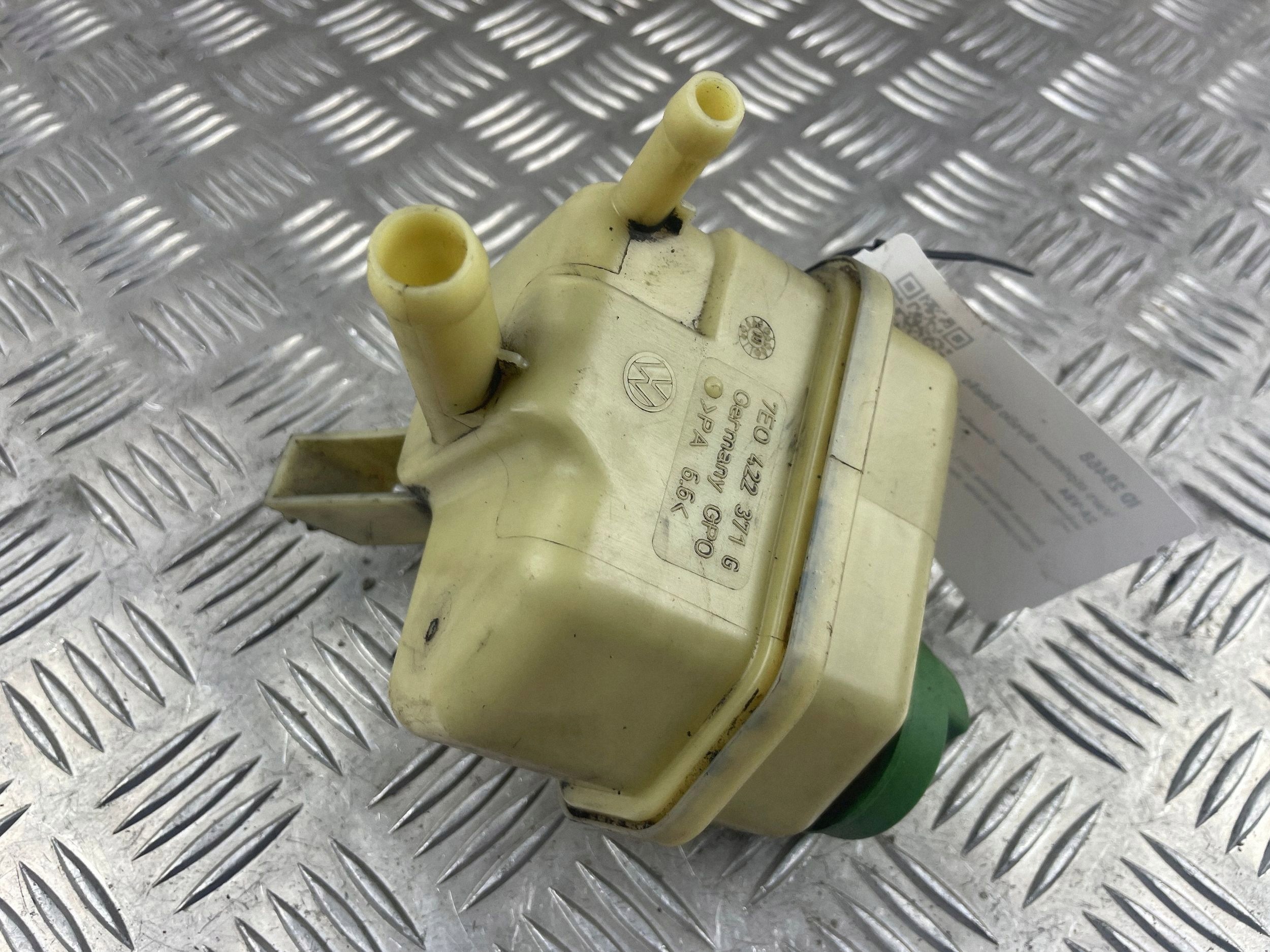 Ohjaustehostimen säiliö VW 7E0422371