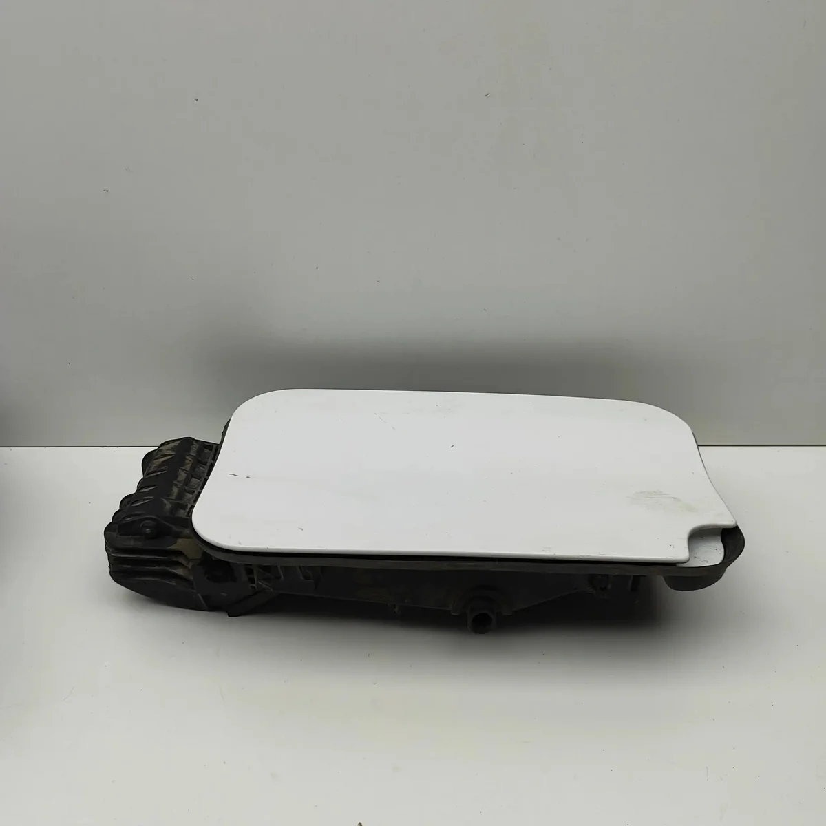 Polttoainetankin luukku Peugeot Partner 9819749680 image 3