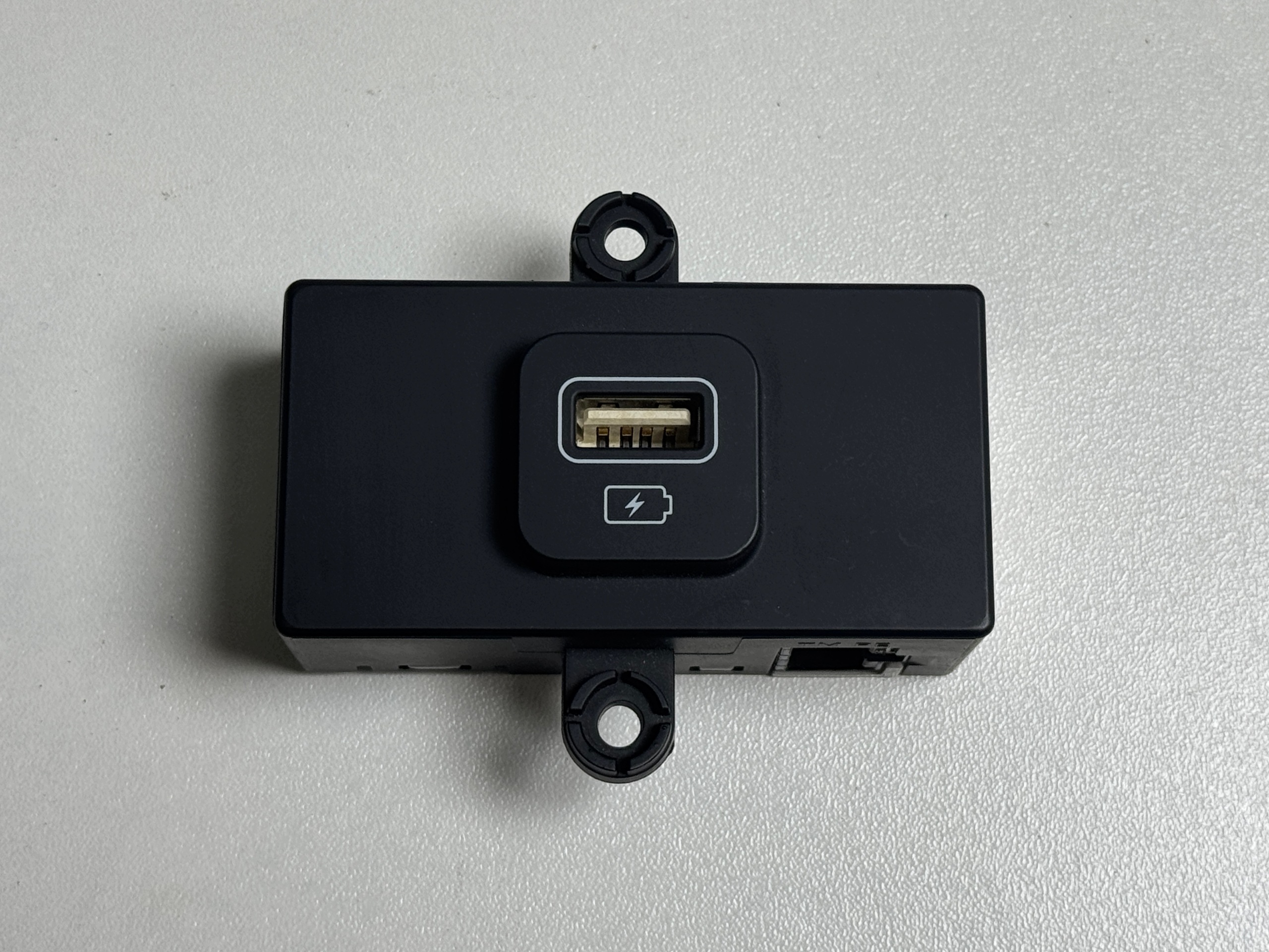 Hyundai Santa Fe IV USB-uttag 96125-CL000 image 2