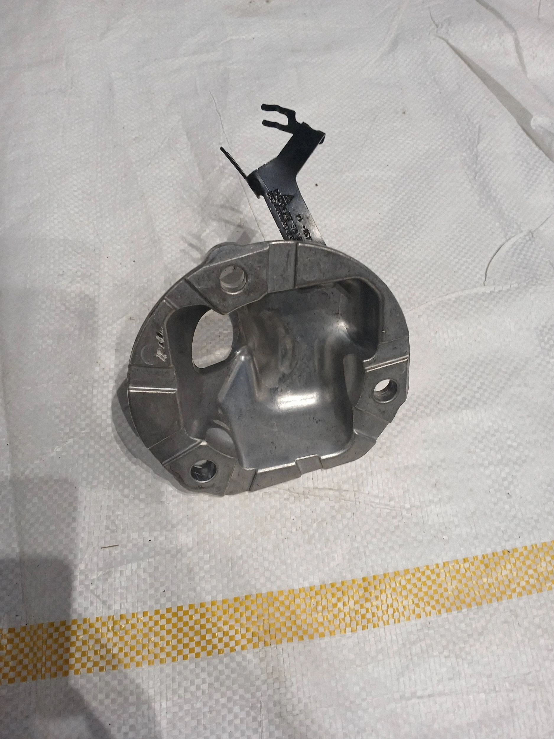 Fixation amortisseur inf. Porsche Cayenne 92A 7P5199373D image 3