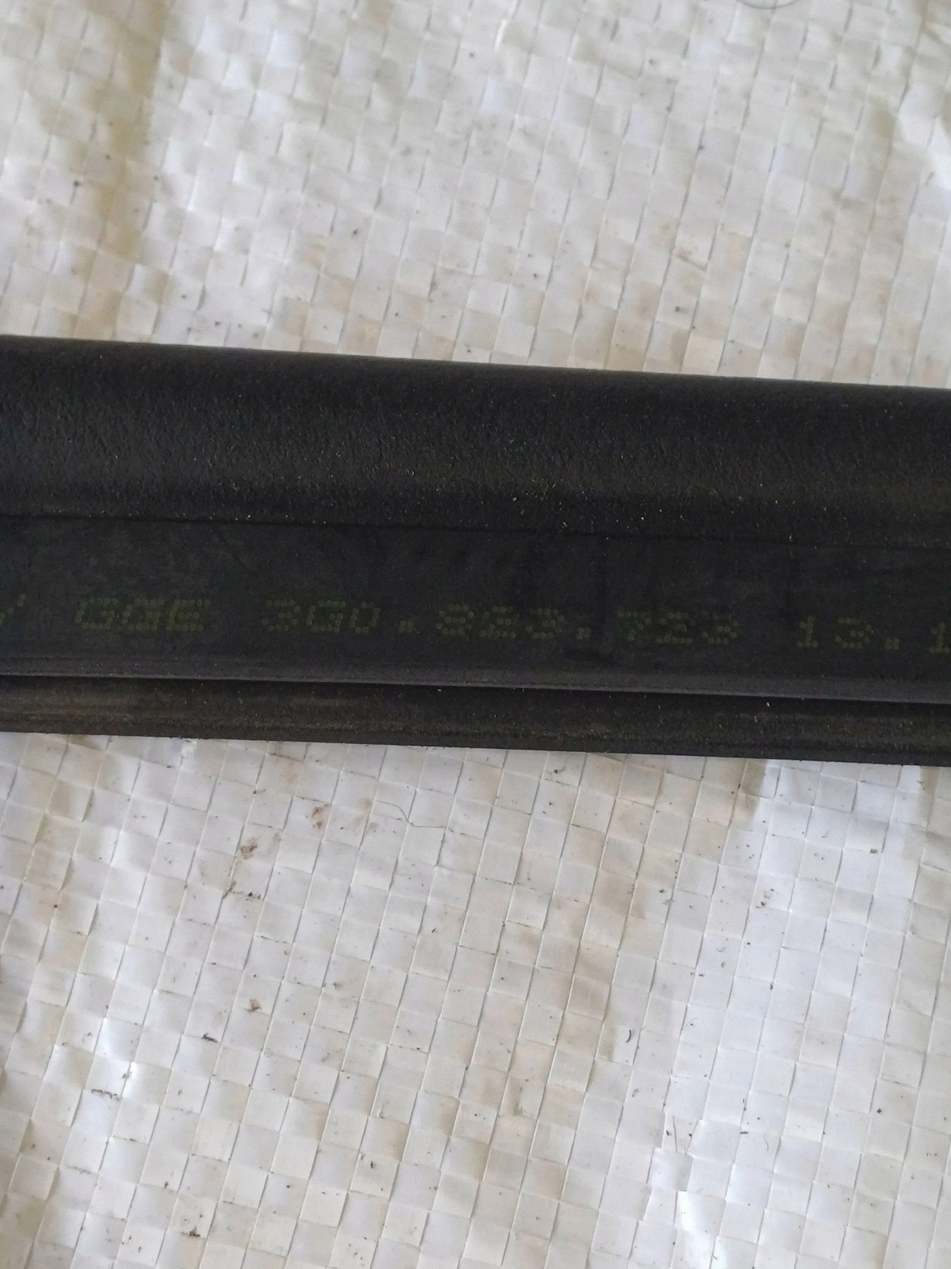 Joint de capot VW Passat B8 3G0823723 image 3
