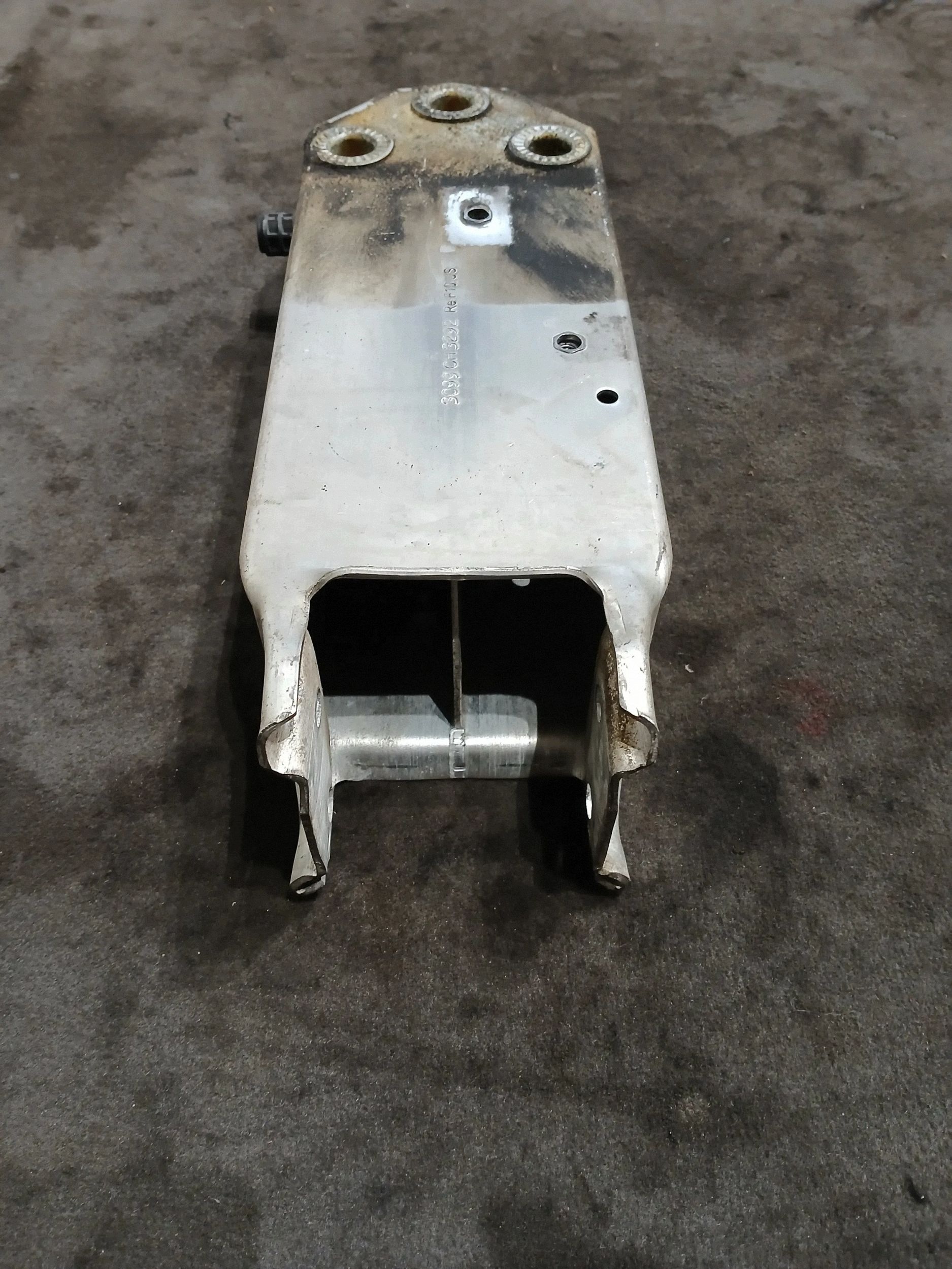 BMW 5 F10 F11 iskunvaimentimen yläpää image 4