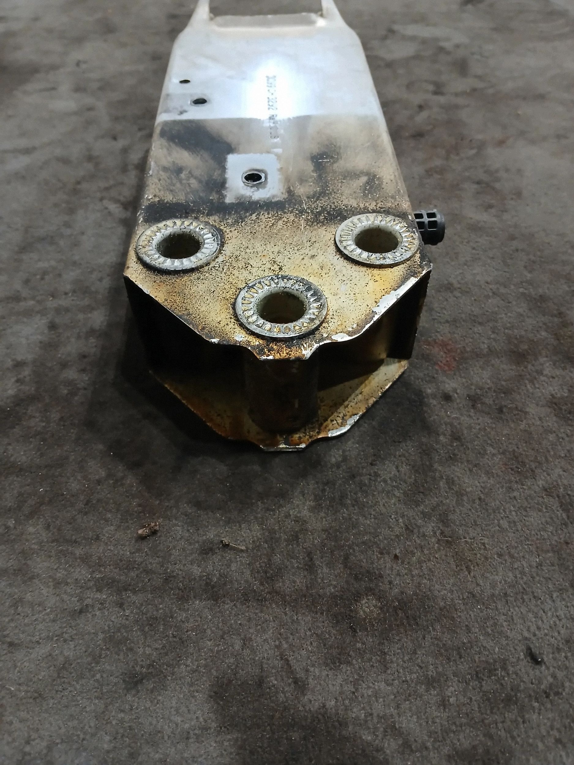BMW 5 F10 F11 iskunvaimentimen yläpää image 5