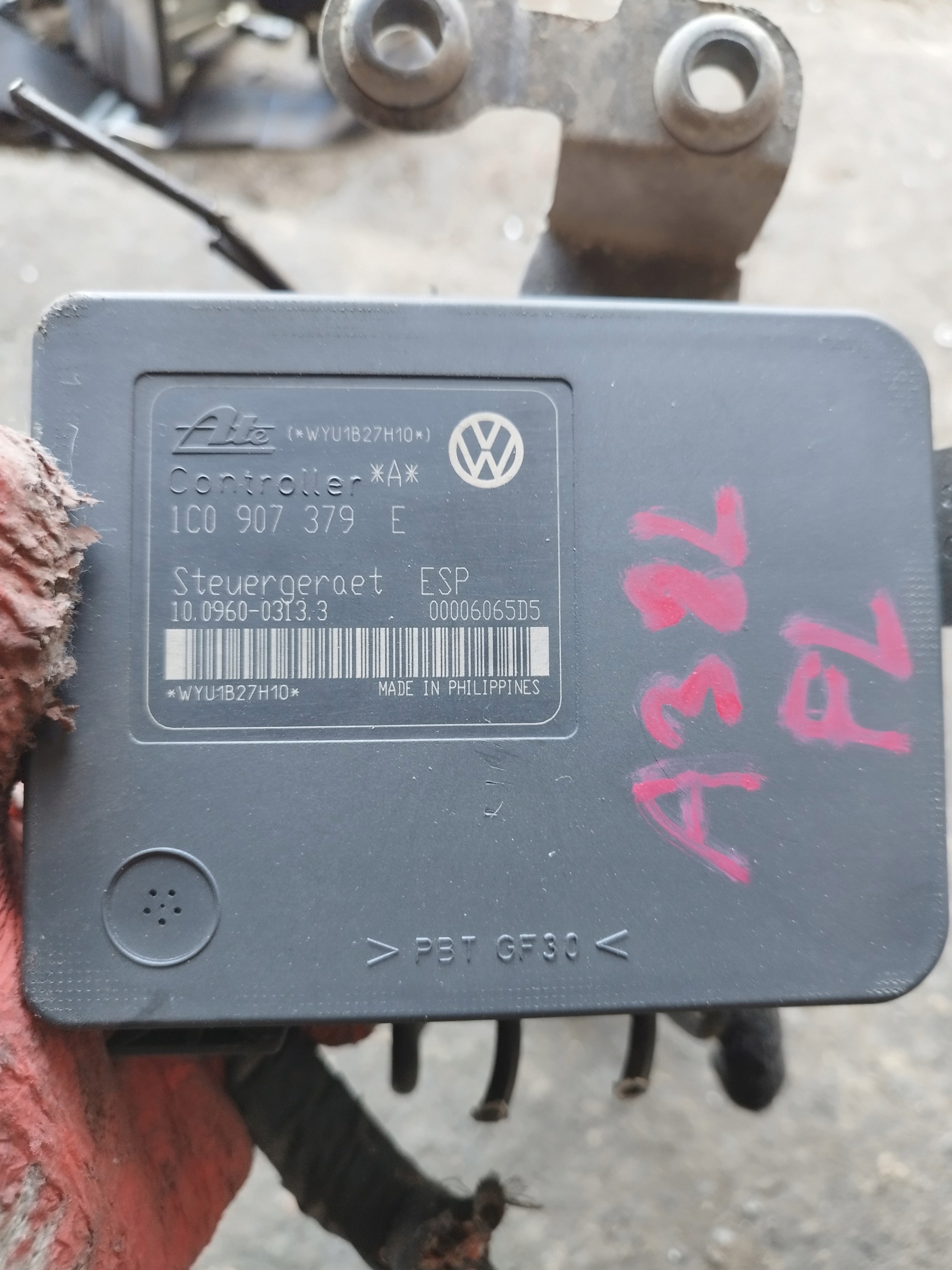 Pompe ABS VW Golf 4 1C0907379E Occasion image 3
