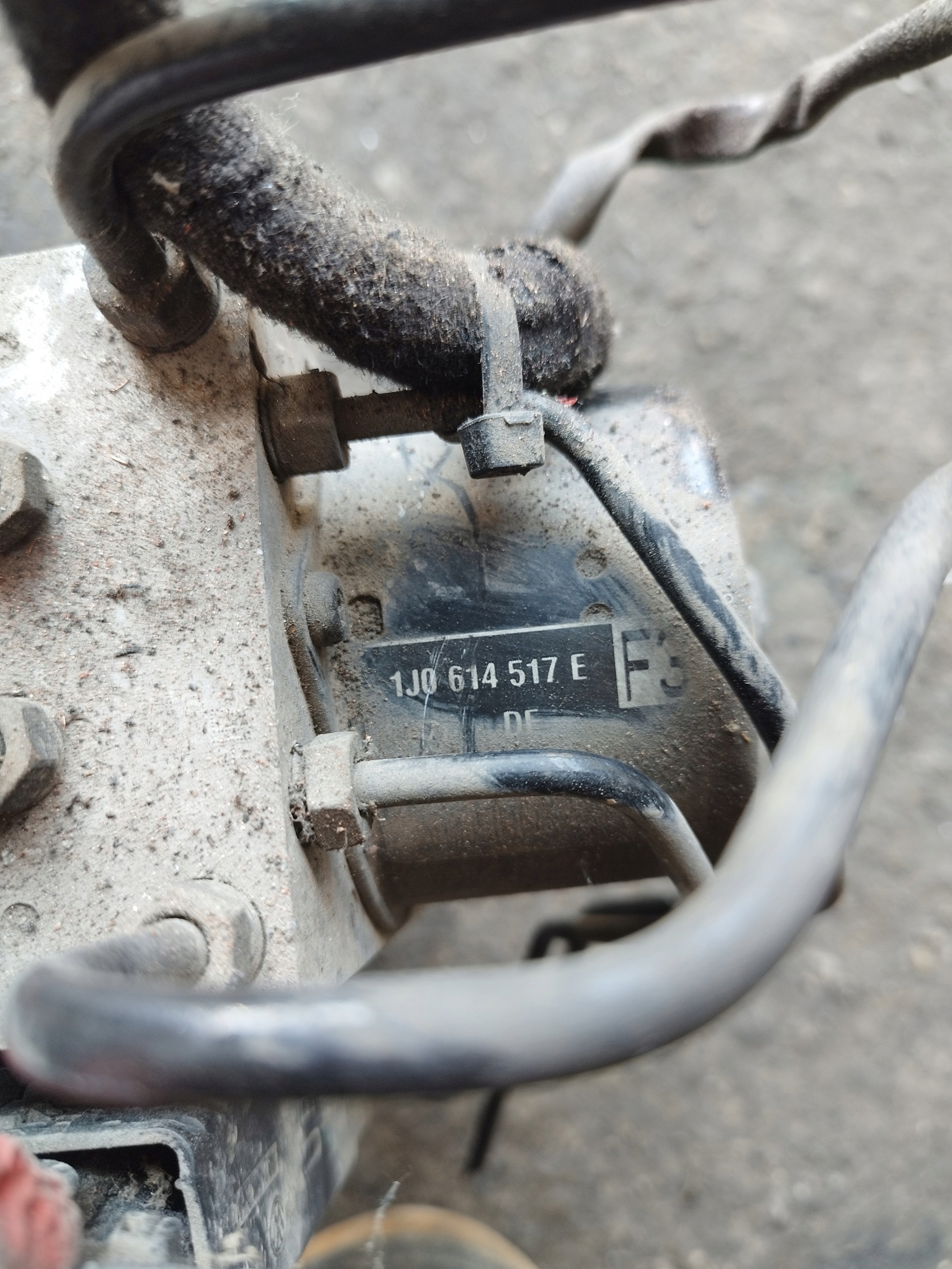 Pompe ABS VW Golf 4 1C0907379E Occasion image 4