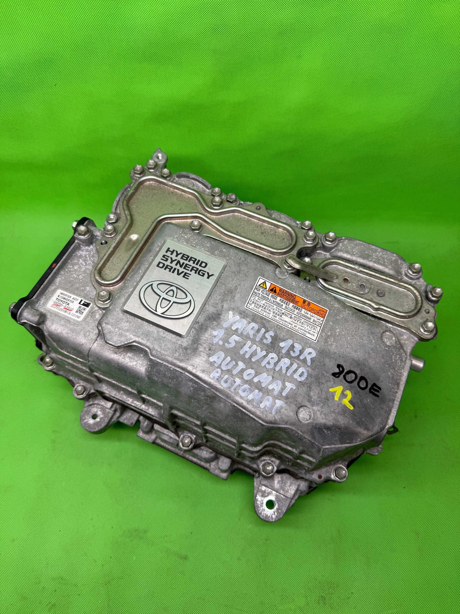 Invertterin taajuusmuuttaja Toyota Yaris Hybrid