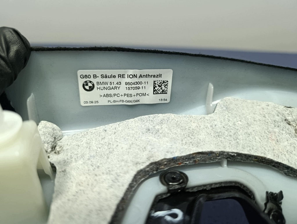 BMW 5 G60 G61 23- B-Säulen-Abdeckung rechts oben OEM A-1015030 image 7