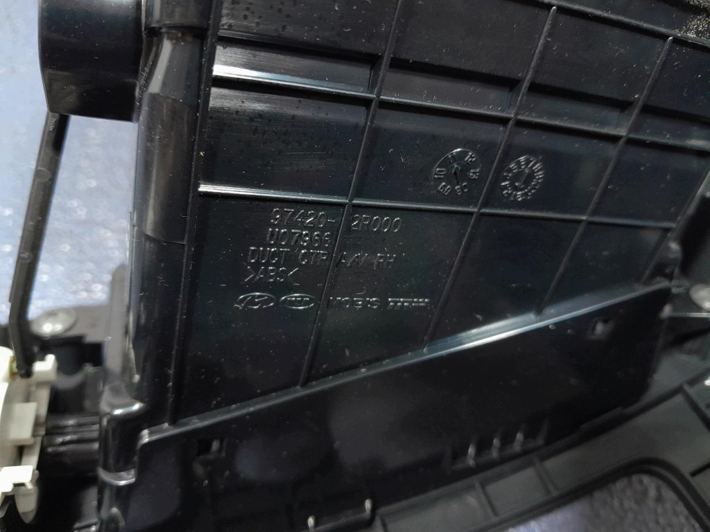Hyundai i30 I FD LIFT 10- HB 5D Radio Blende 84745-2R000 image 6