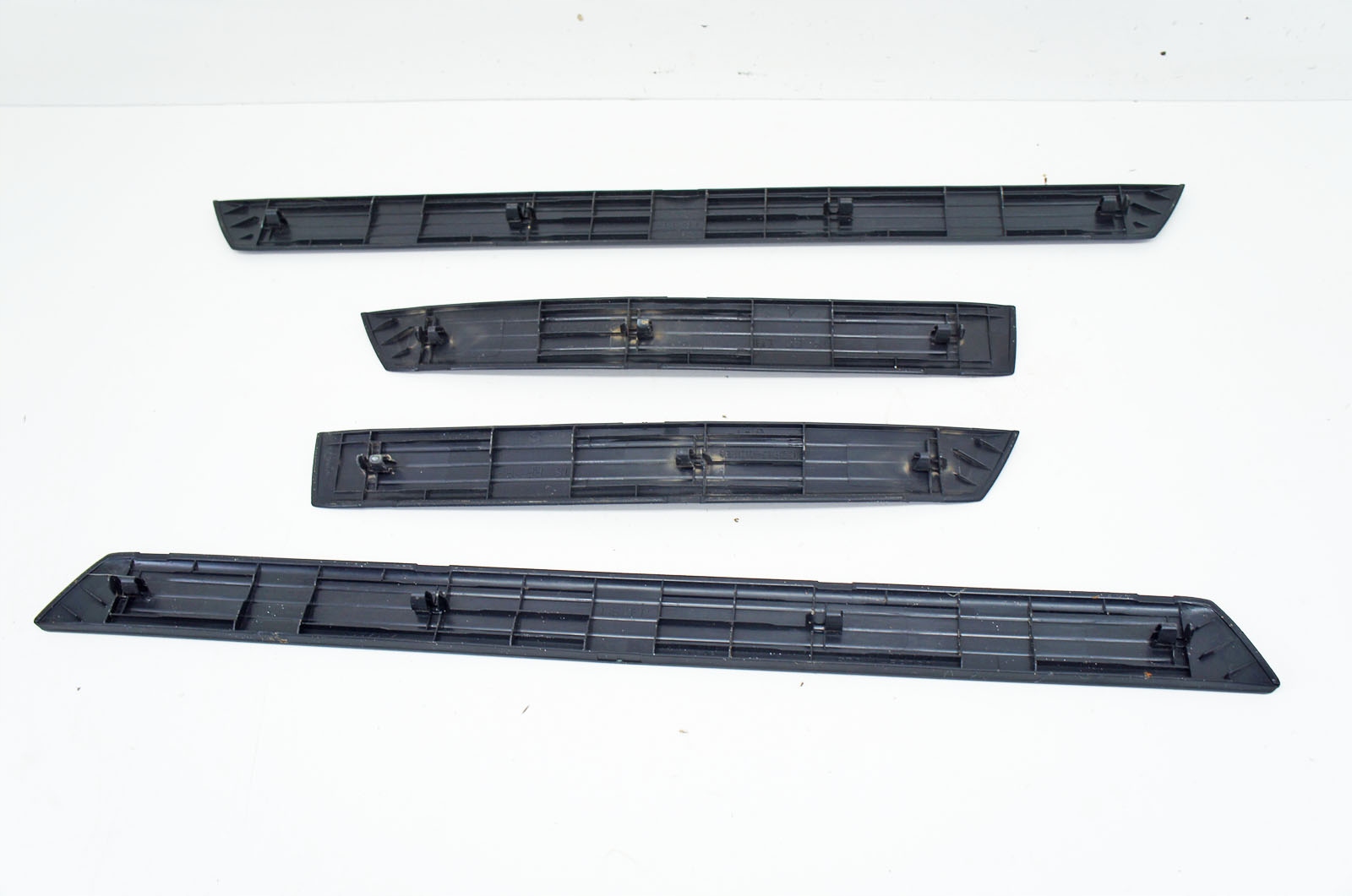 Lexus IS III kynnyslistat edessä ja takana, setti 4 kpl, OEM SO420-AR75987