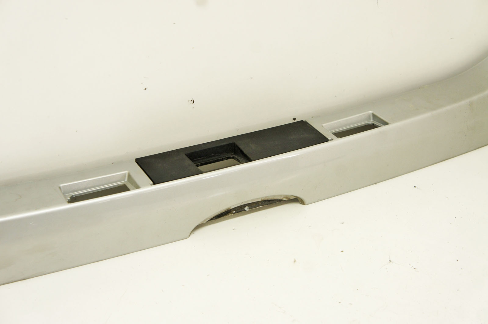 Ford Mondeo Mk5 Heckklappenblende Liftback RA044 image 3