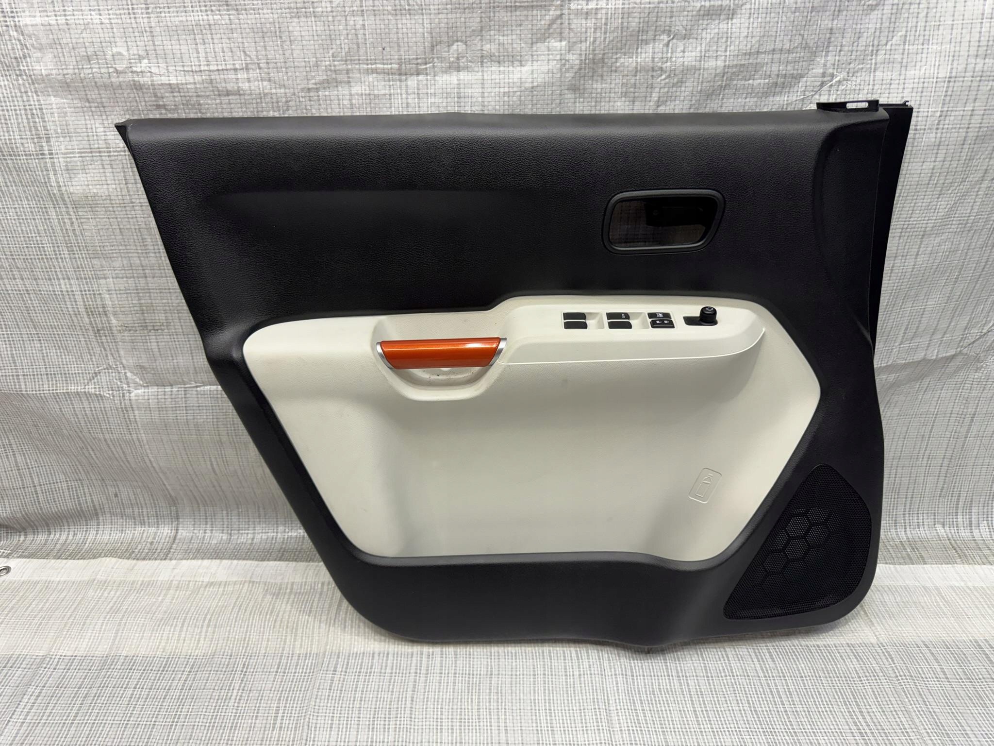 Suzuki Ignis III ovipaneeli vasen etu image 2