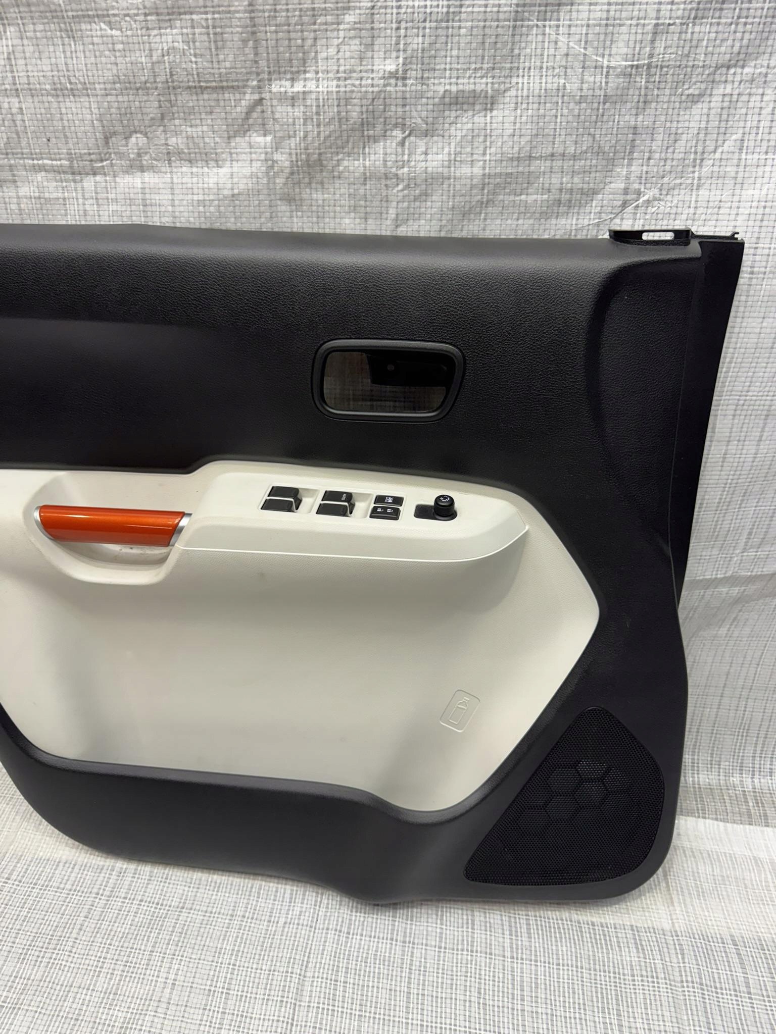 Suzuki Ignis III ovipaneeli vasen etu image 3