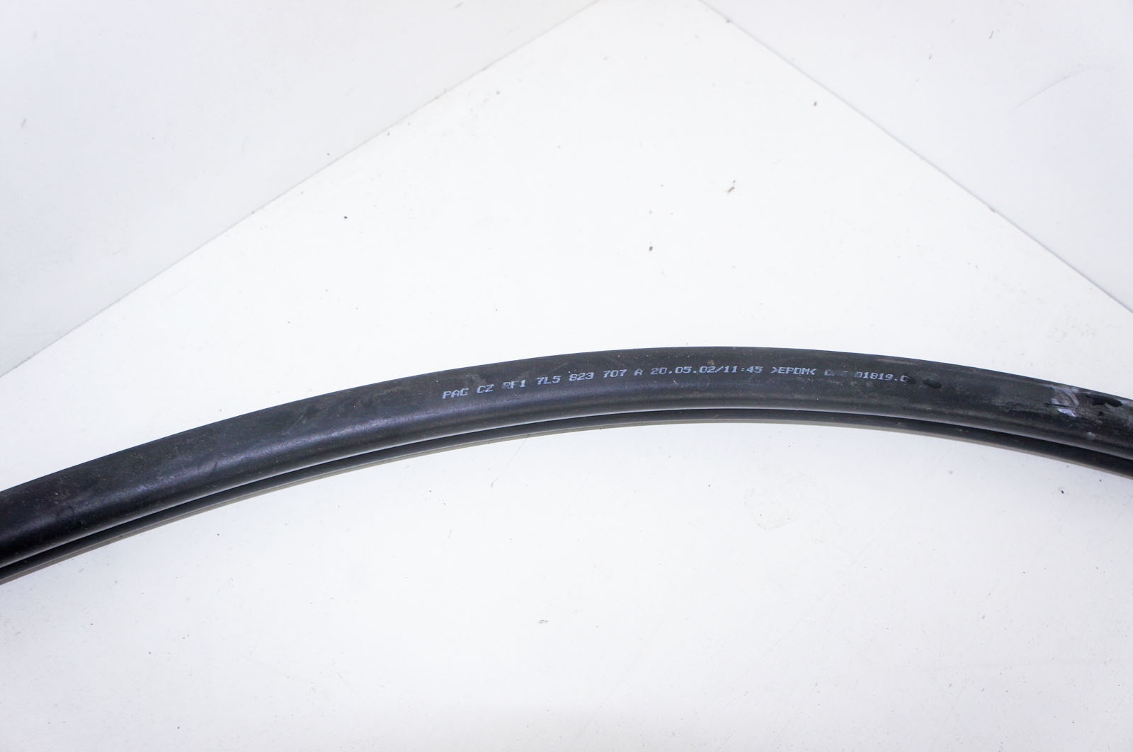 Joint de capot Porsche Cayenne S 7L5823707A image 3